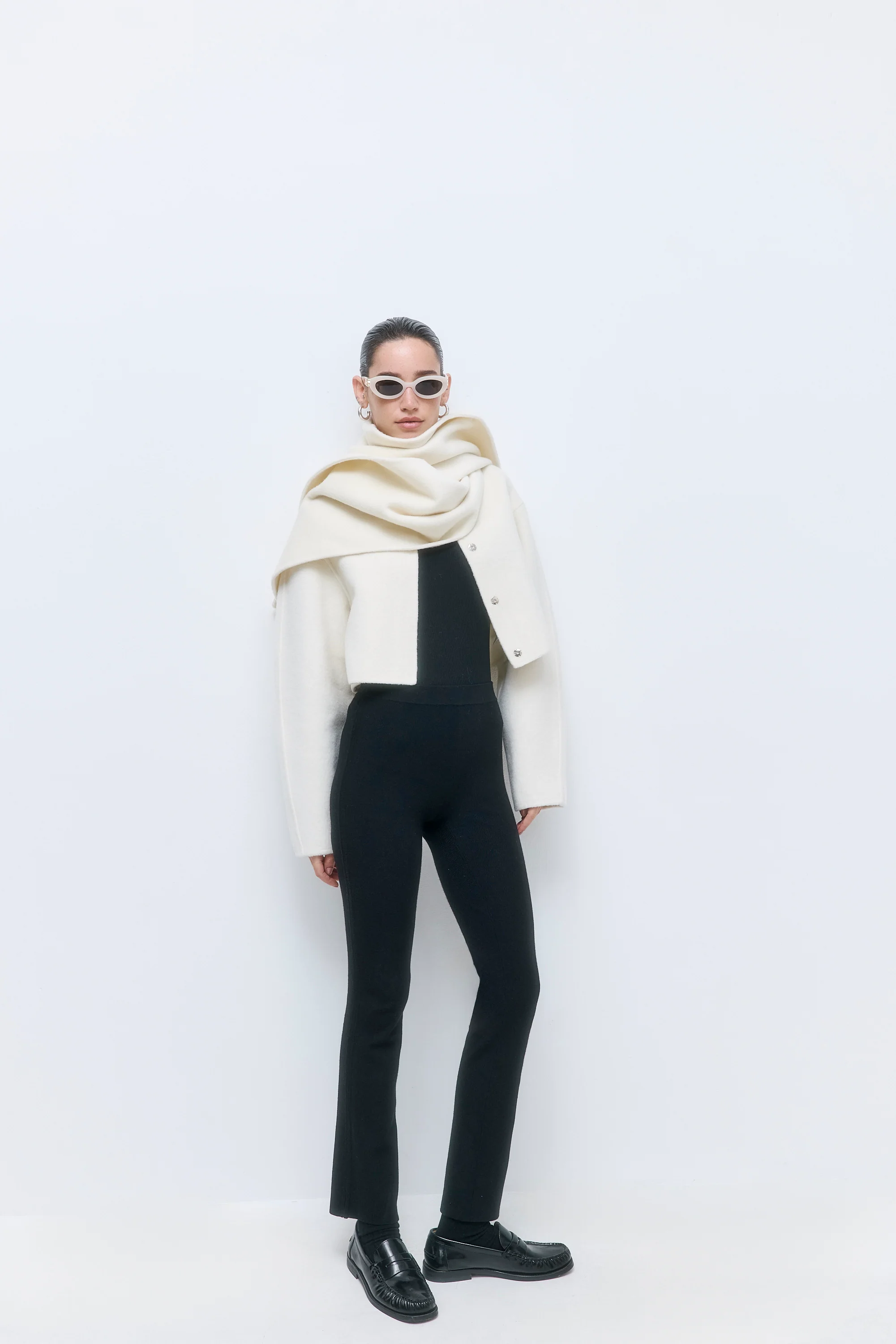 Cropped Ribbed Leggings - Image 3