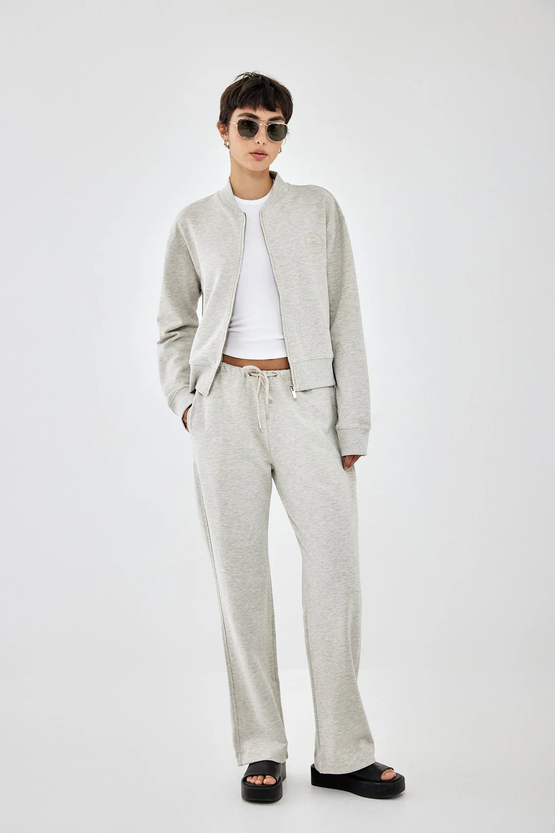 Cropped Zipped Sweatshirt - Image 2