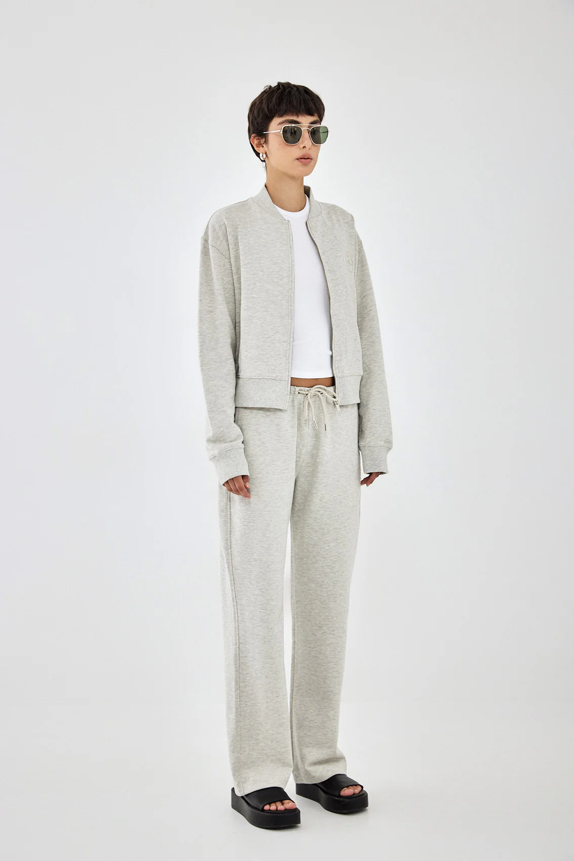 Cropped Zipped Sweatshirt - Image 4