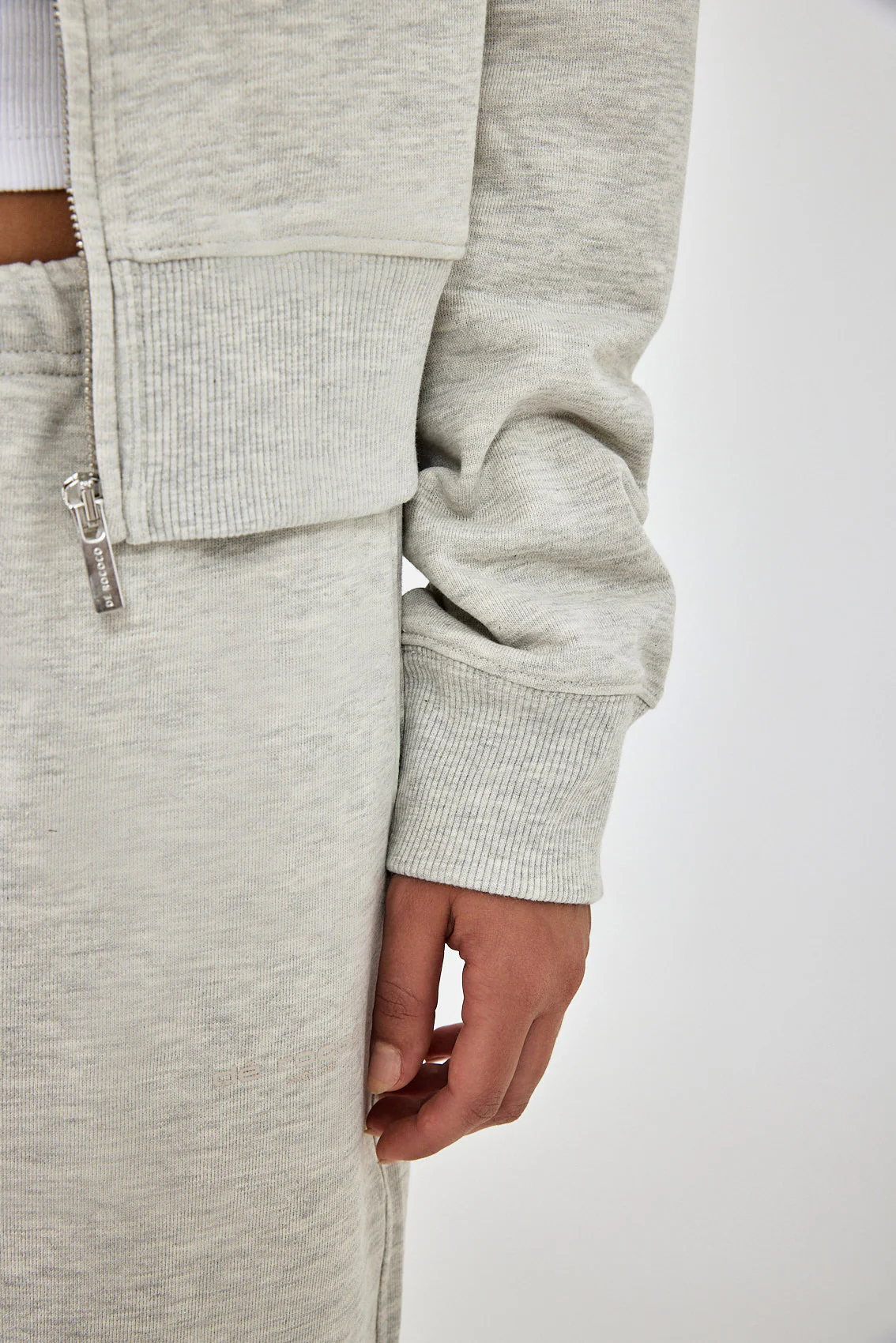 Cropped Zipped Sweatshirt - Image 8