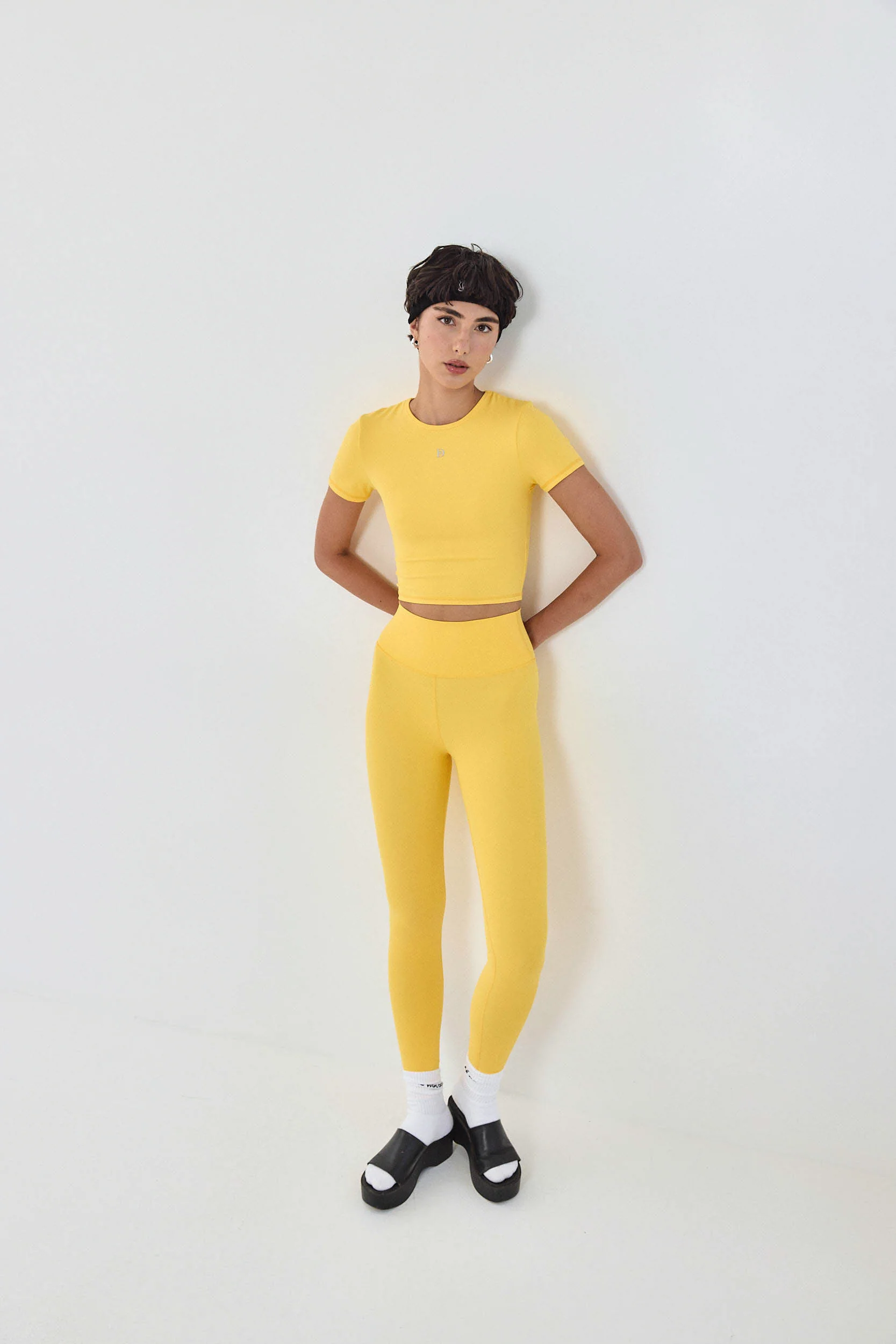 Dé Short Sleeved Cropped Top - Image 3