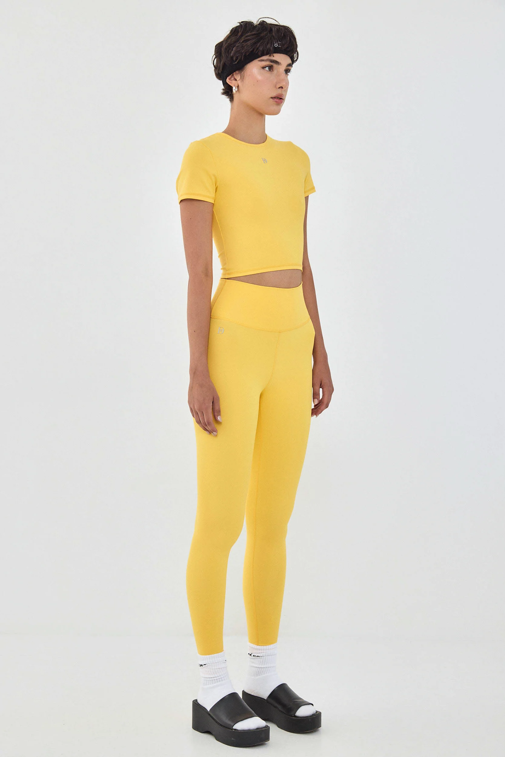 Dé Short Sleeved Cropped Top - Image 4