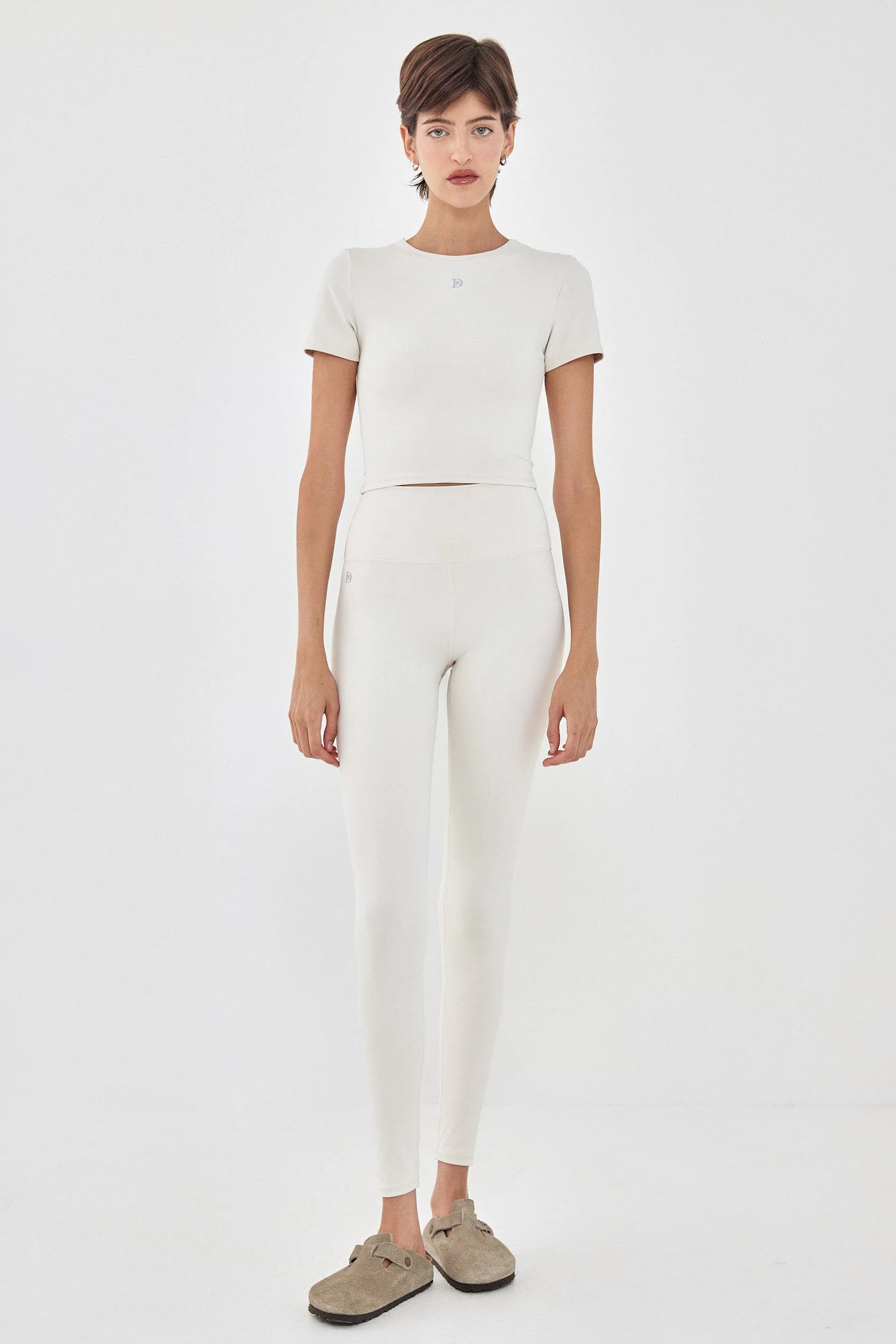 Dé Short Sleeved Cropped Top - Image 2