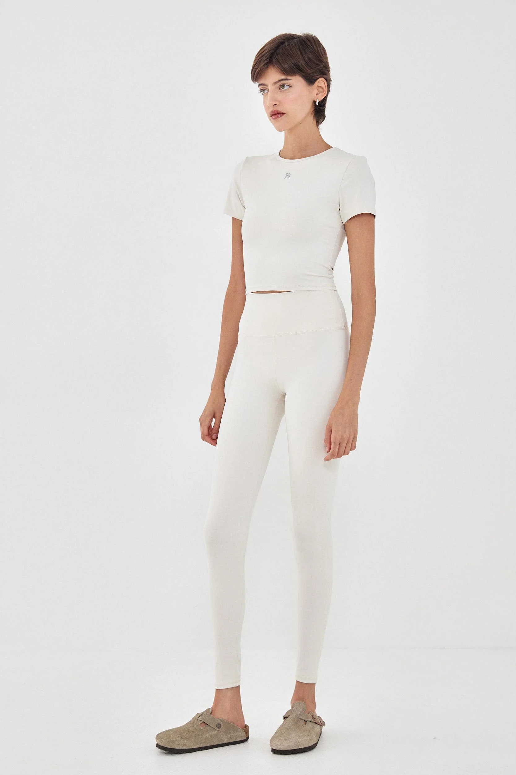 Dé Short Sleeved Cropped Top - Image 4