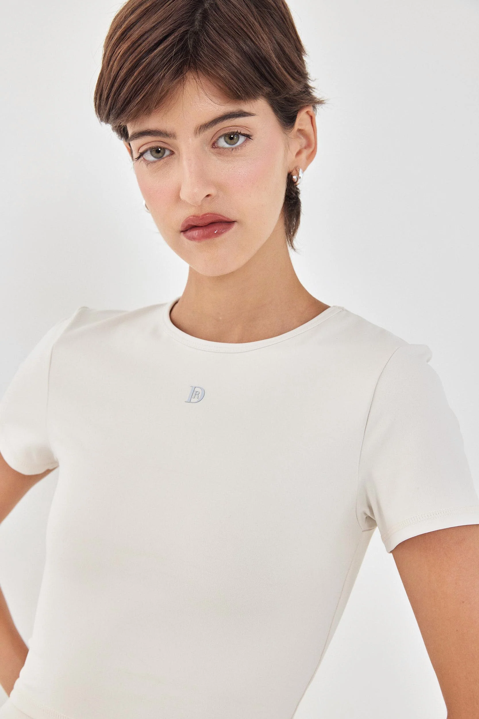 Dé Short Sleeved Cropped Top - Image 7