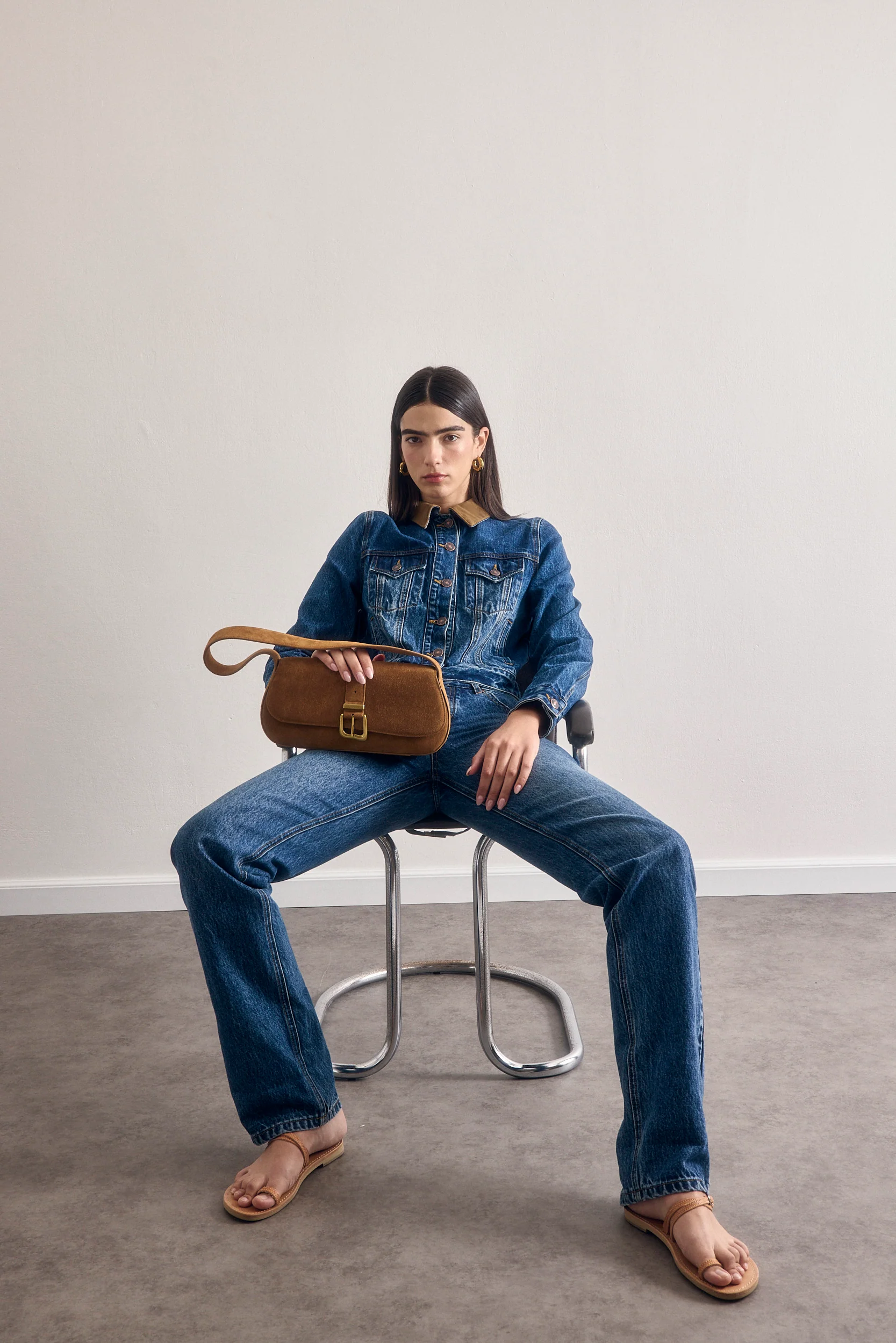 Contrasting Fitted Denim Jacket - Image 3