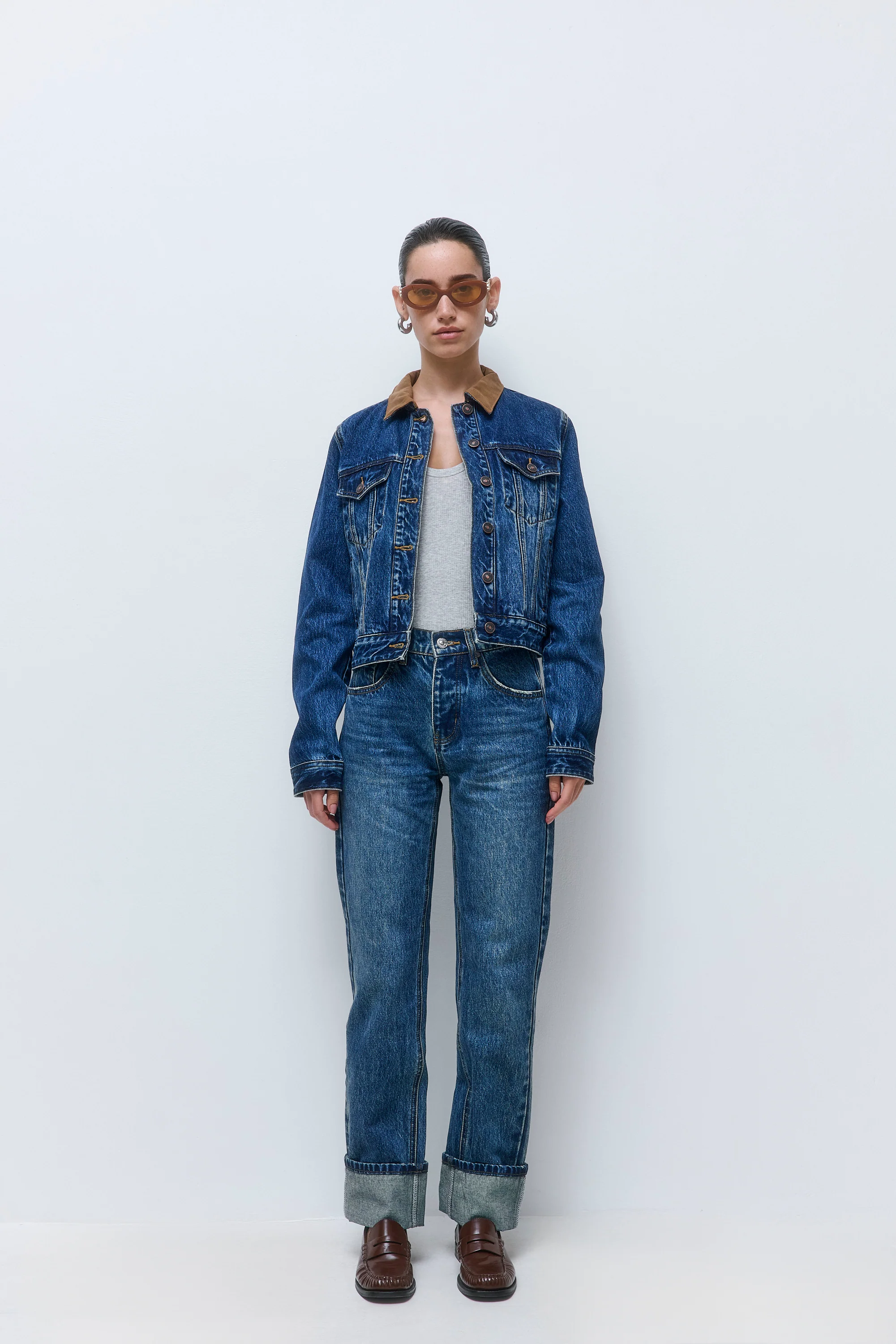 Contrasting Fitted Denim Jacket - Image 4