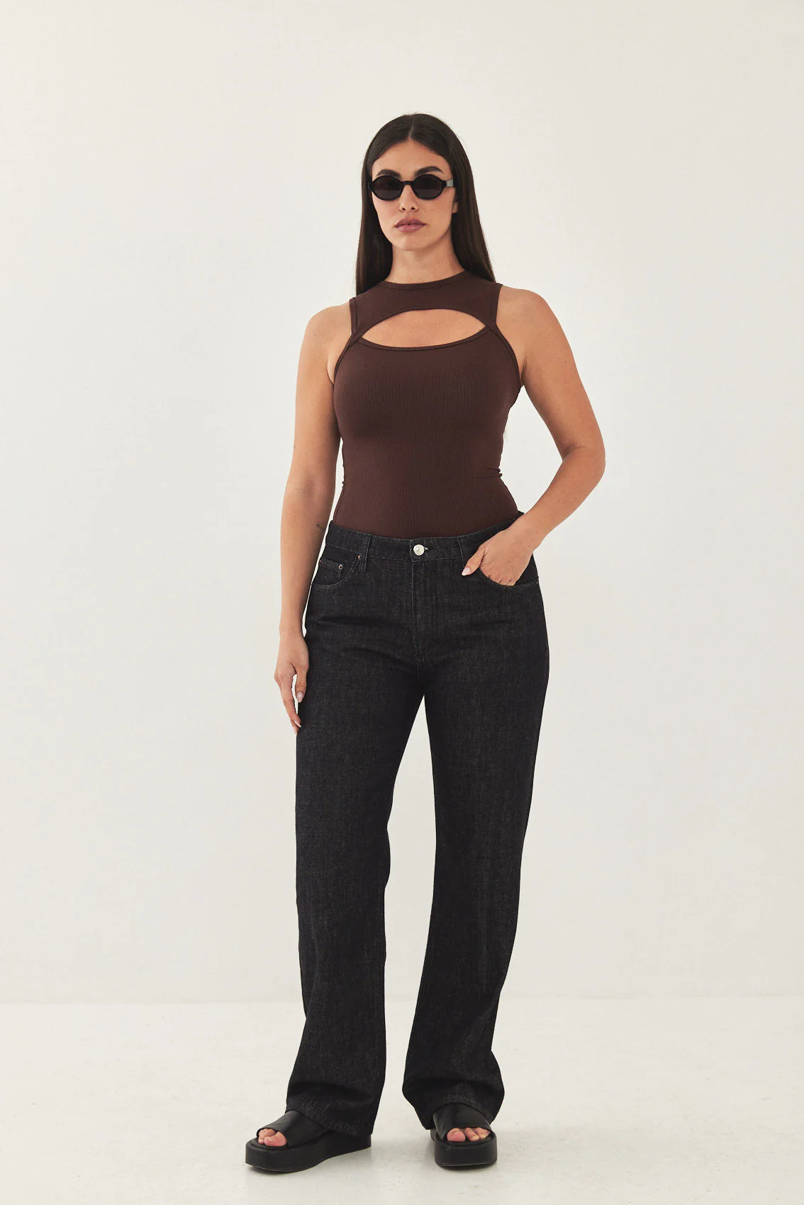 Frontal Cut Out Ribbed Tank Top - Image 2