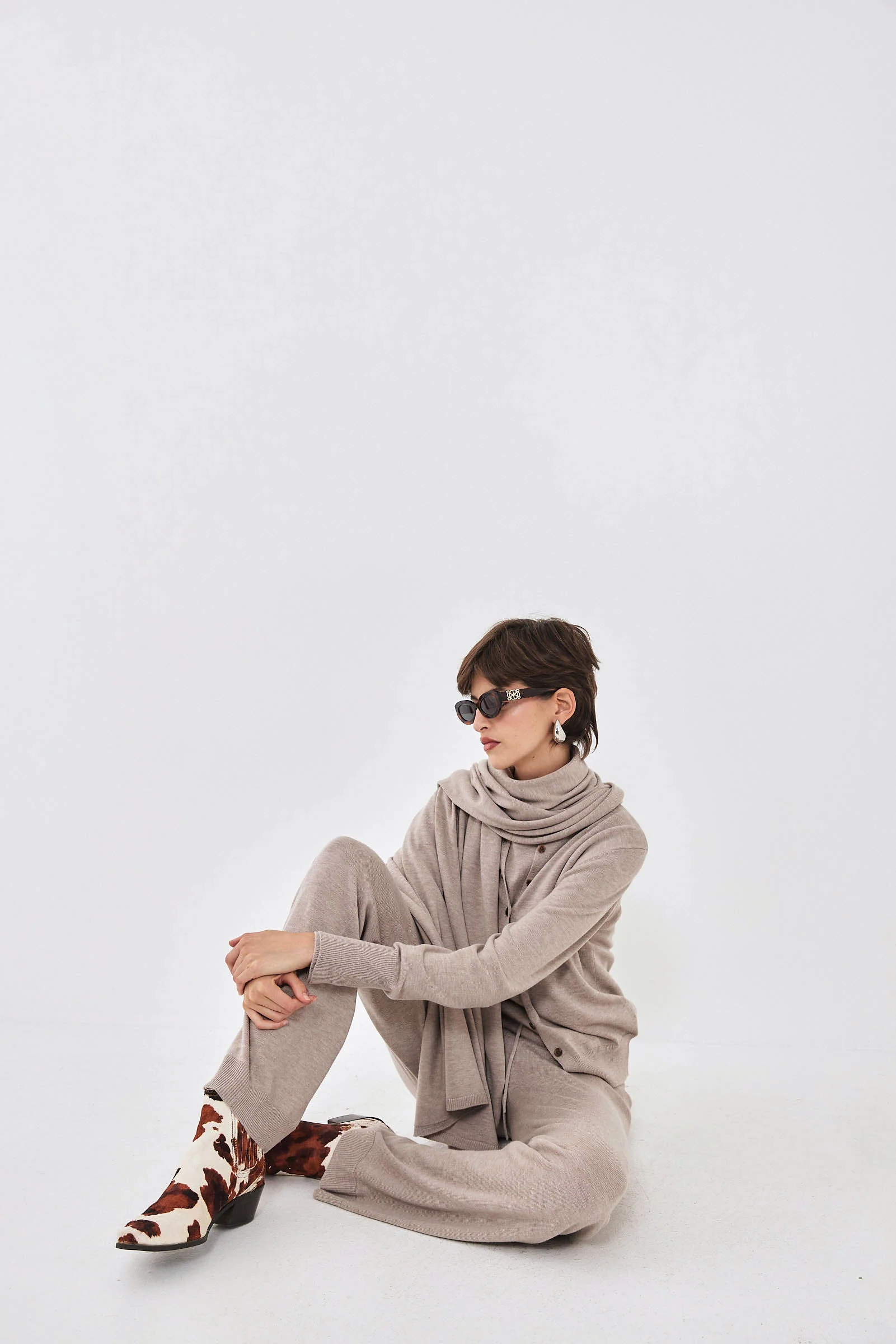 Light Knitted Scarf - Image 5