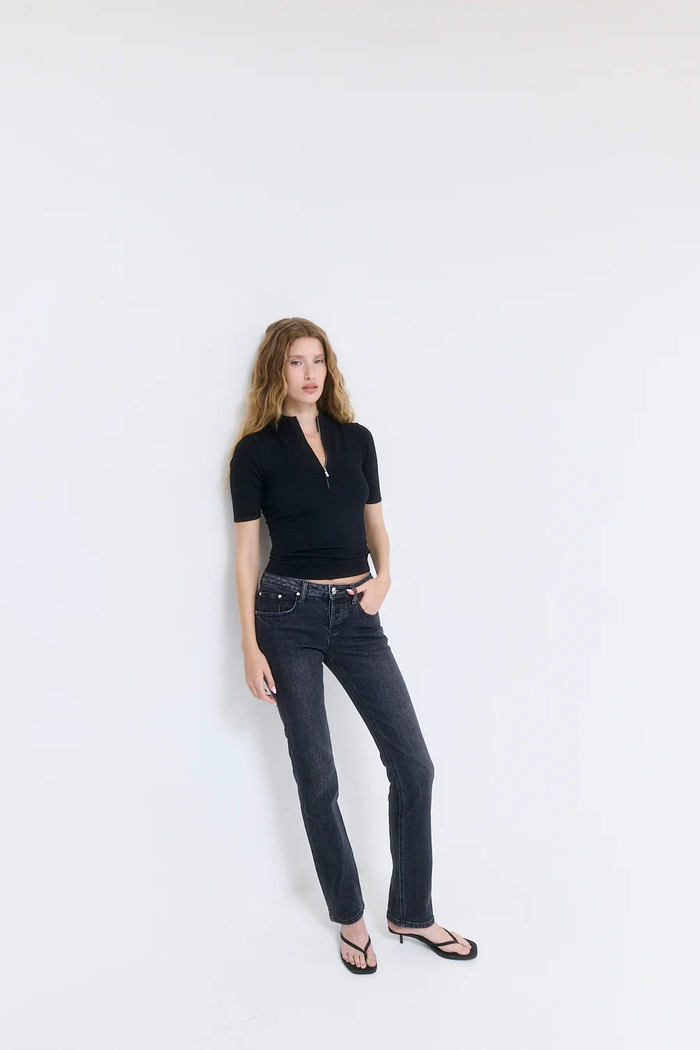 Mid Sleeved Zipper Knit - Image 3