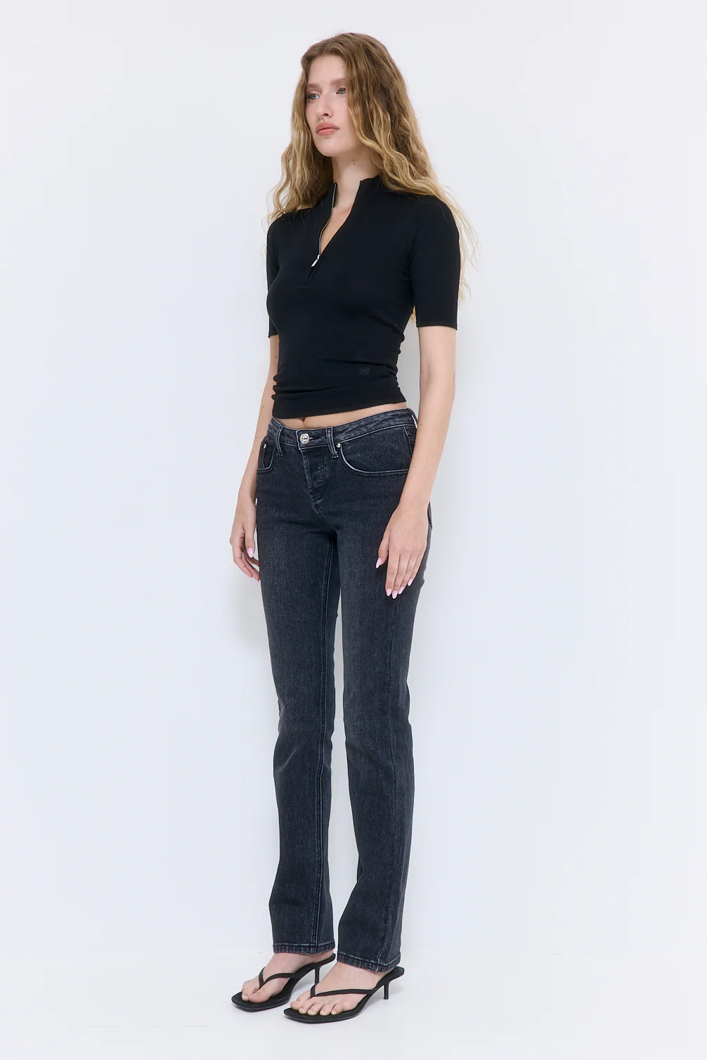 Mid Sleeved Zipper Knit - Image 4