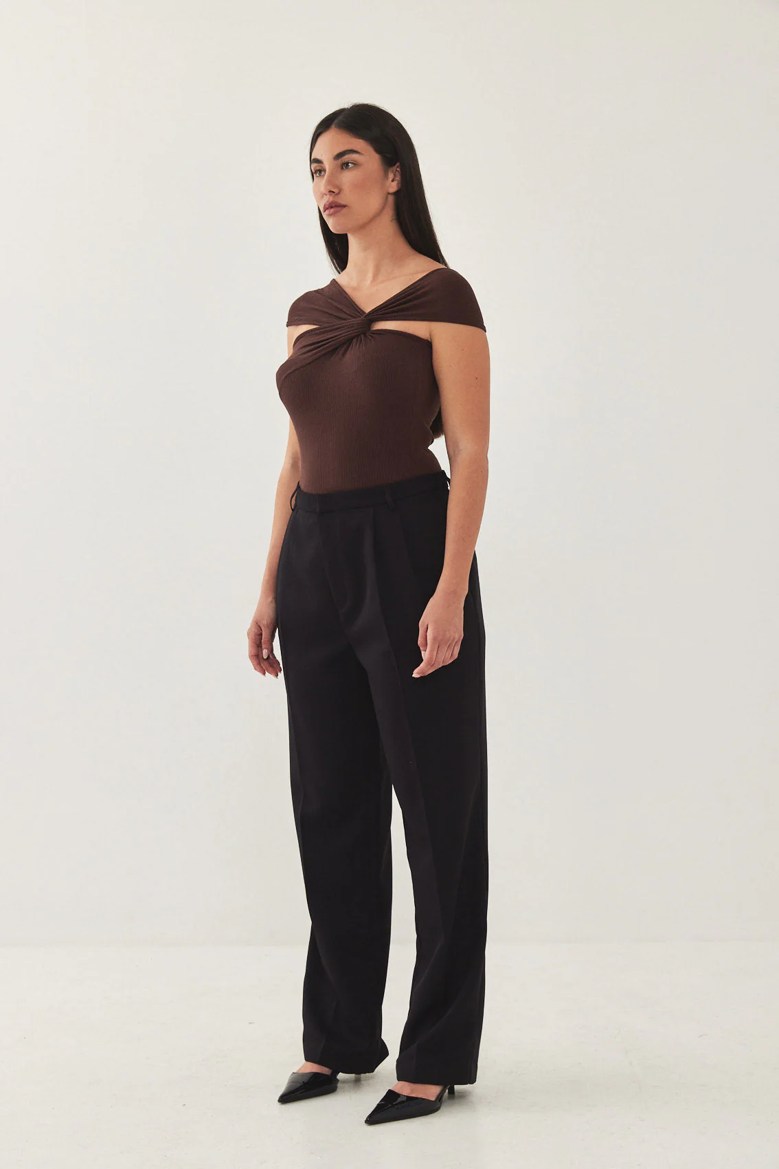 Off Shoulder Ribbed Tank Top - Image 4