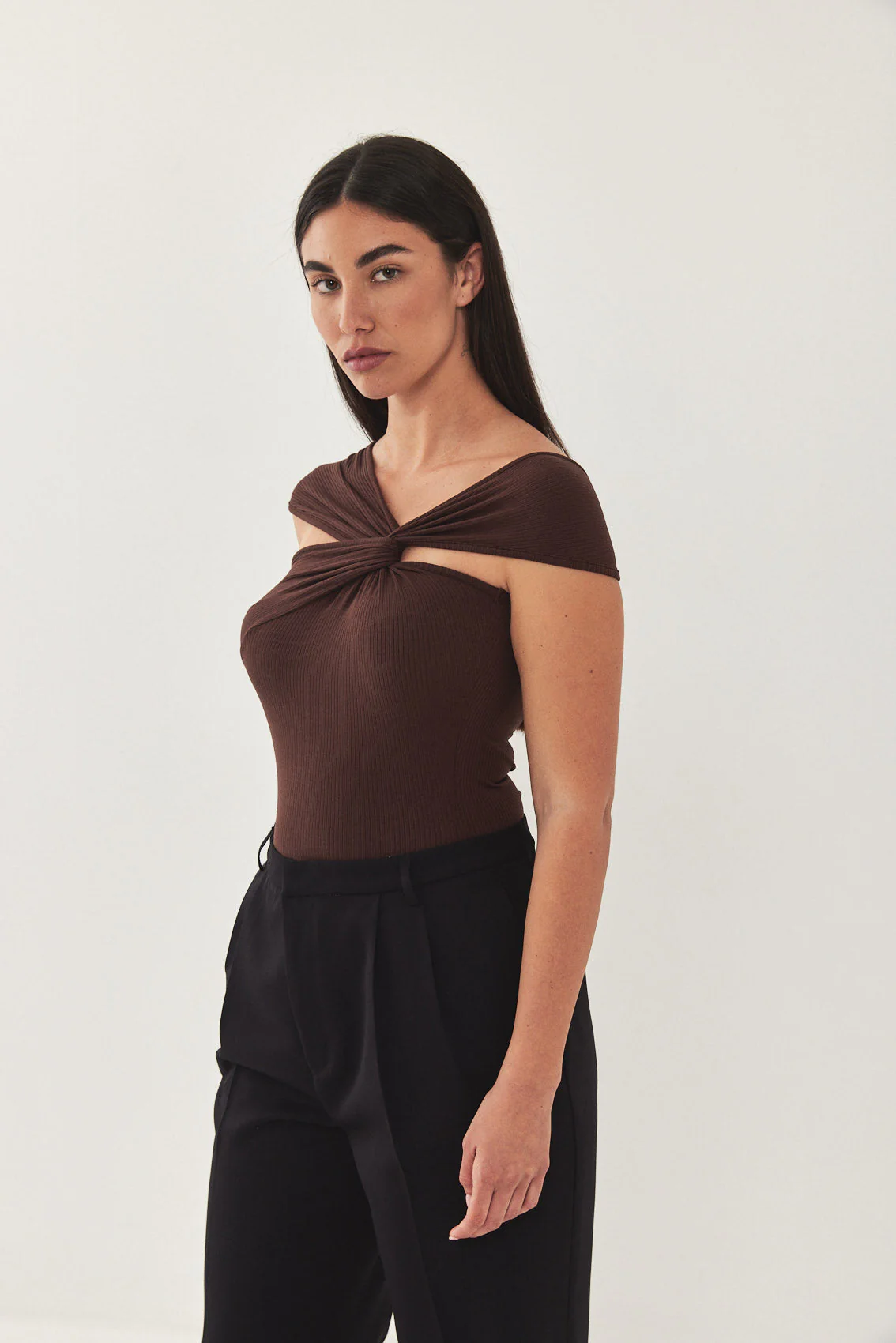 Off Shoulder Ribbed Tank Top - Image 5
