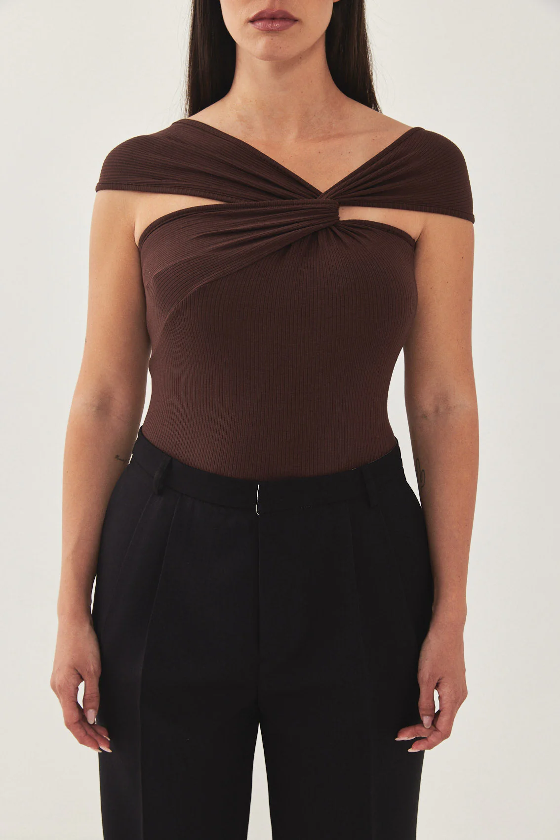 Off Shoulder Ribbed Tank Top - Image 7
