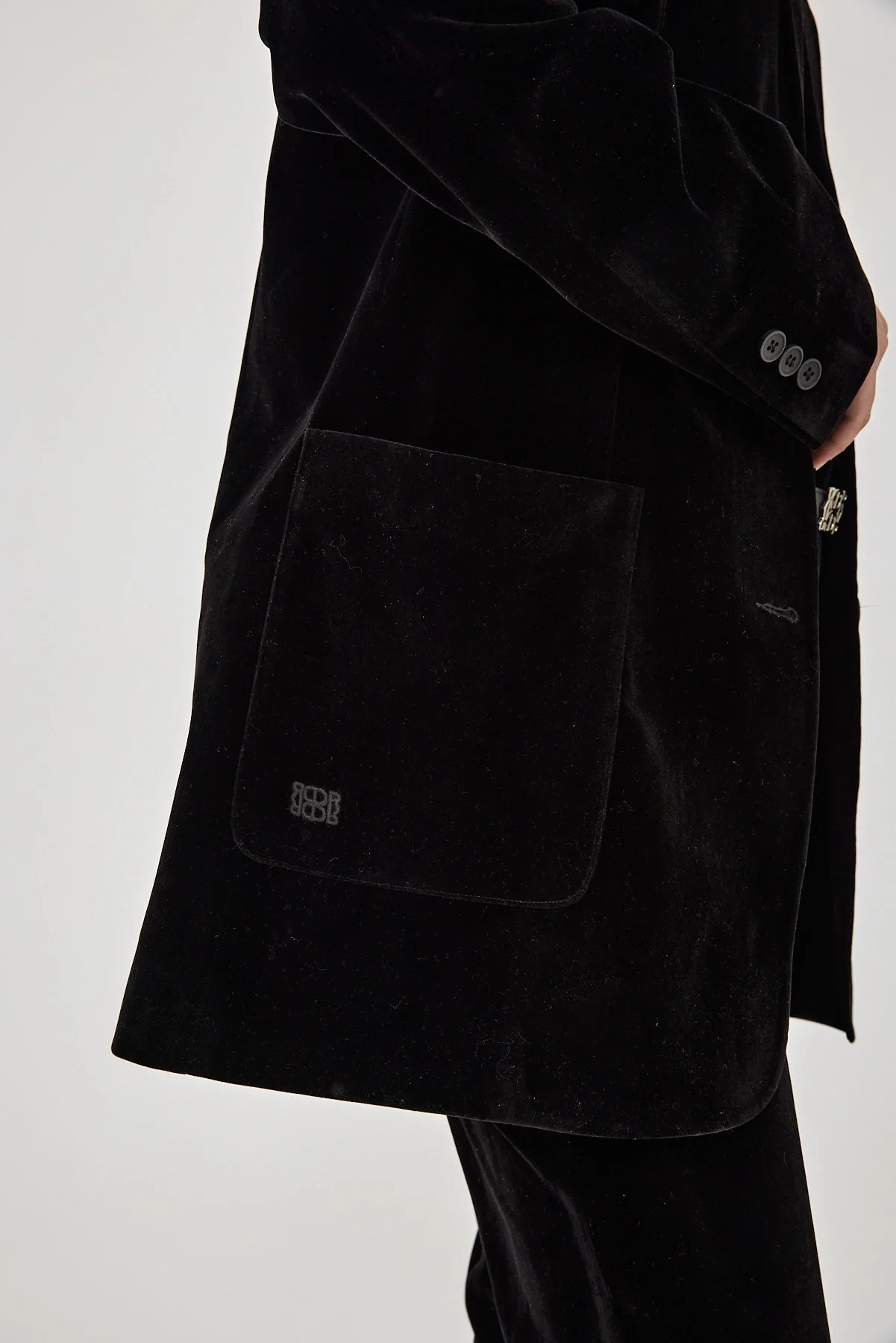 Oversized Rigid Velvet Blazer - Image 9