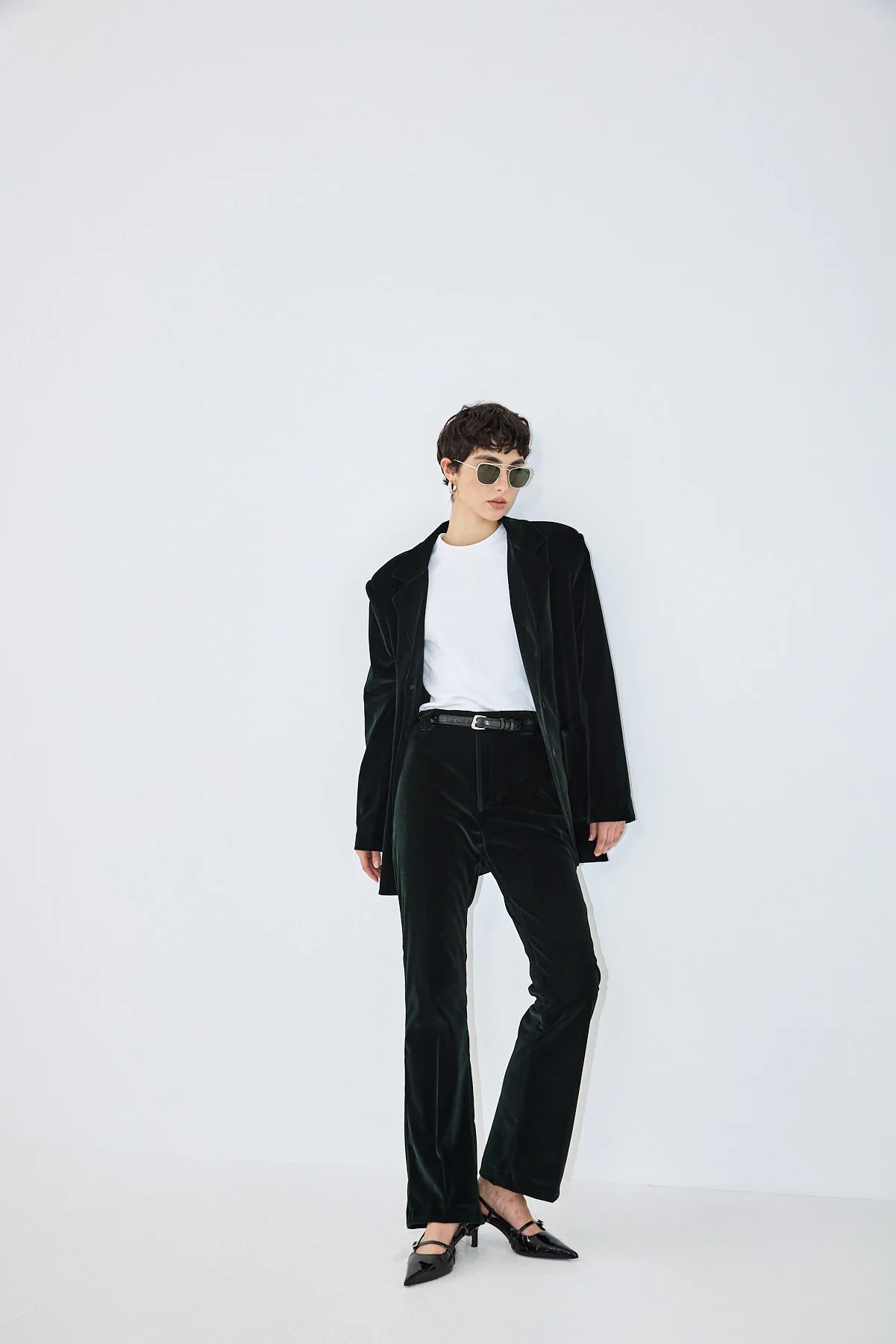Oversized Rigid Velvet Blazer - Image 10