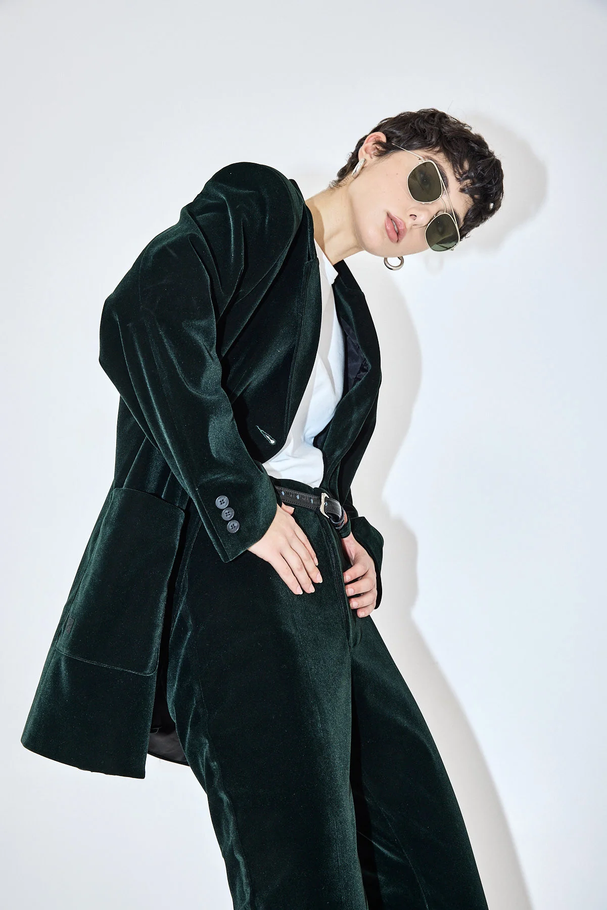 Oversized Rigid Velvet Blazer - Image 11