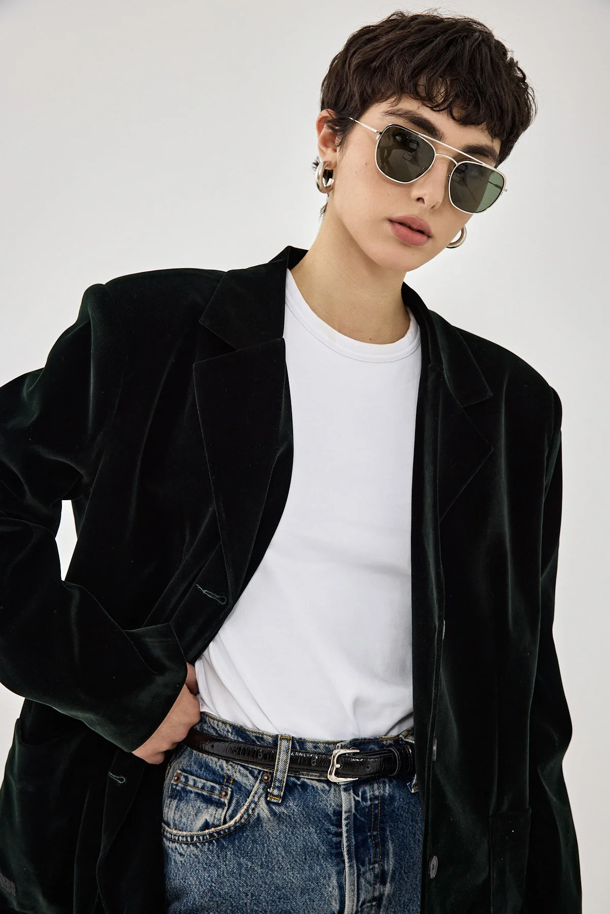 Oversized Rigid Velvet Blazer - Image 7