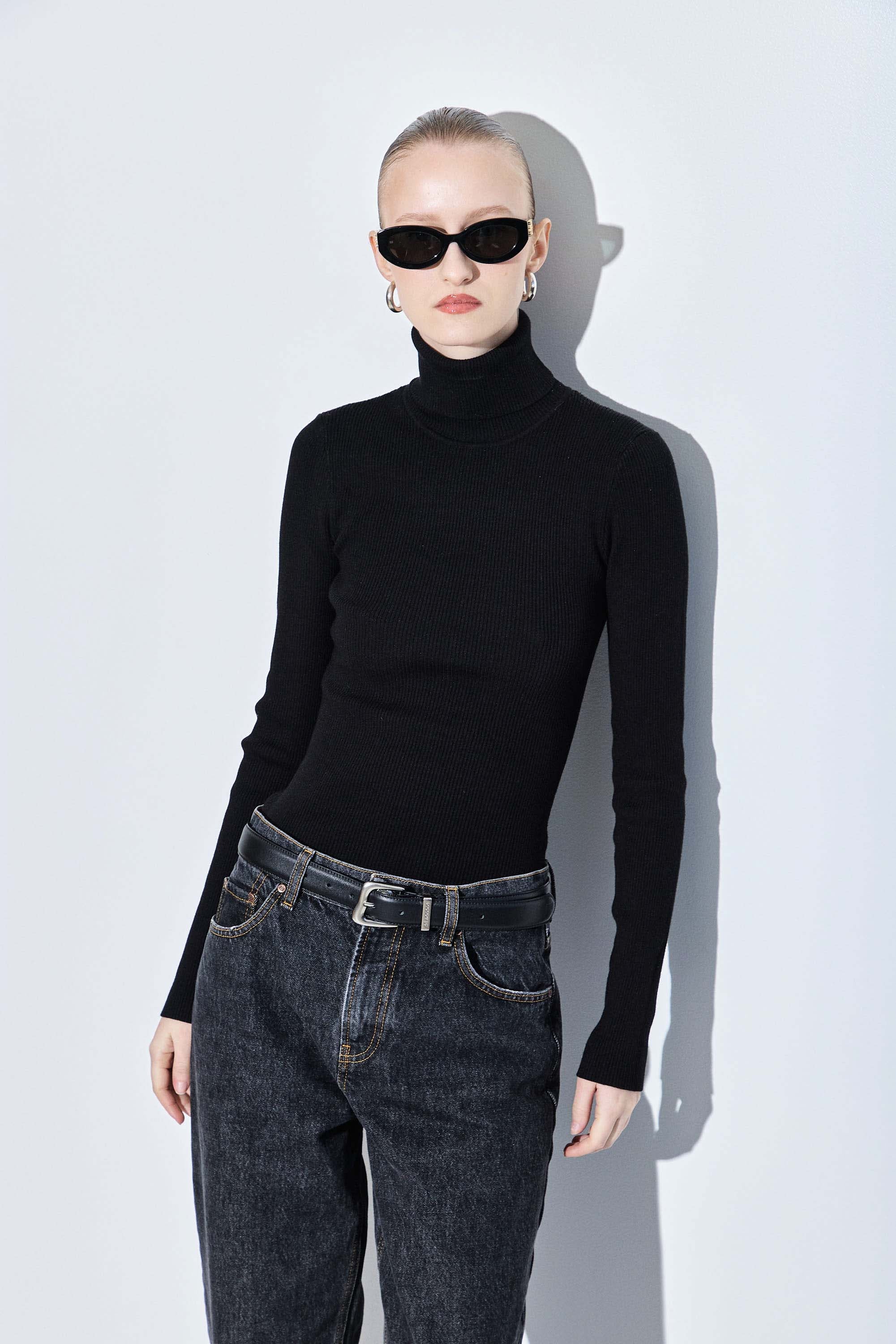 Ribbed Turtleneck Top - Image 3