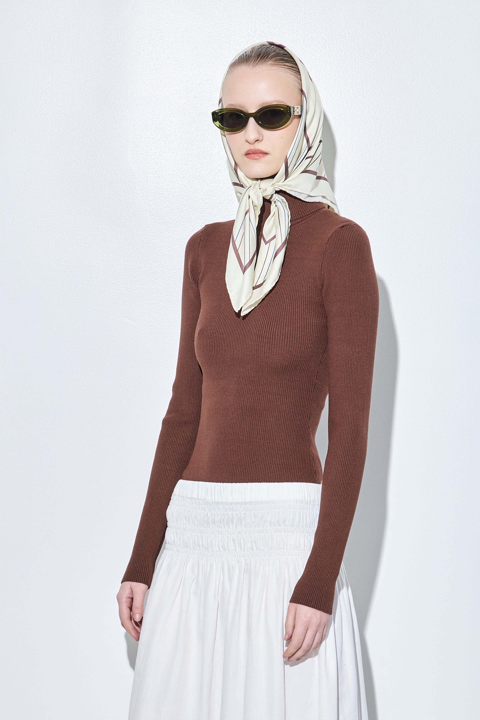Ribbed Turtleneck Top - Image 4