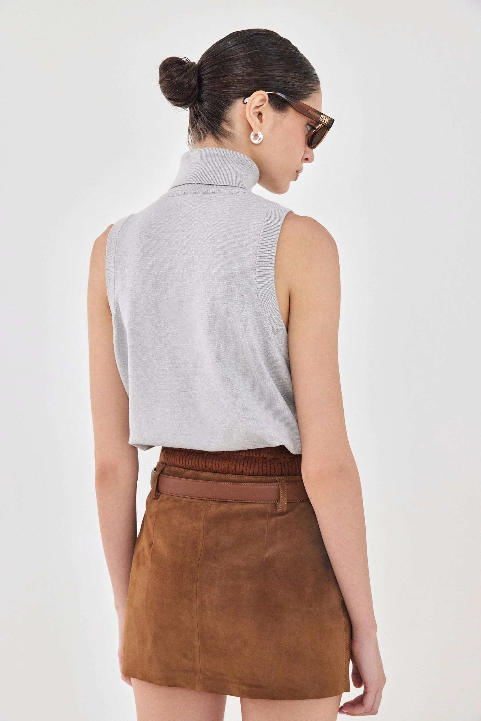 Sleeveless Knit Turtleneck Top - Image 5