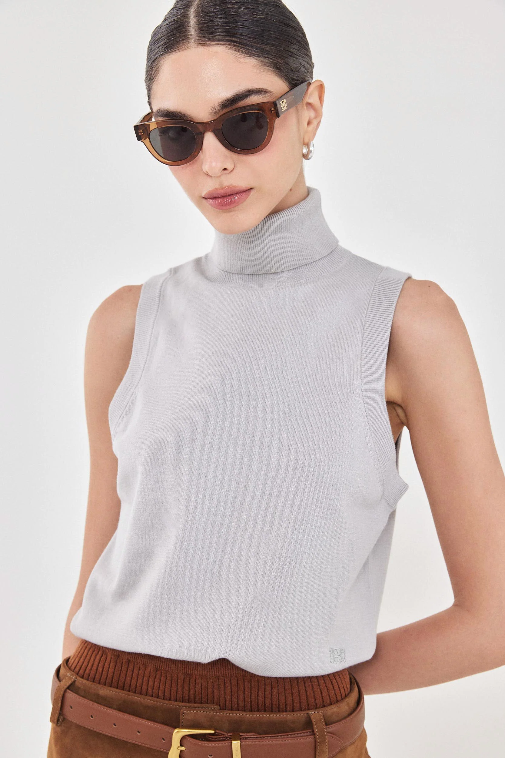 Sleeveless Knit Turtleneck Top - Image 7
