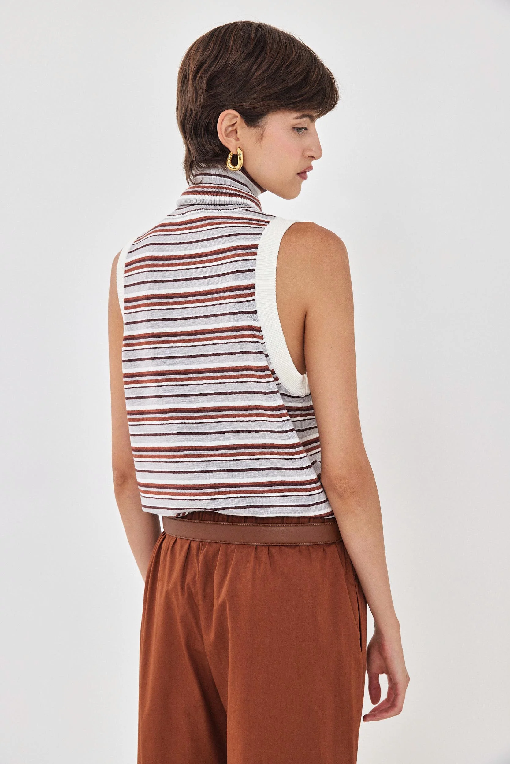 Sleeveless Knit Turtleneck Top - Image 5