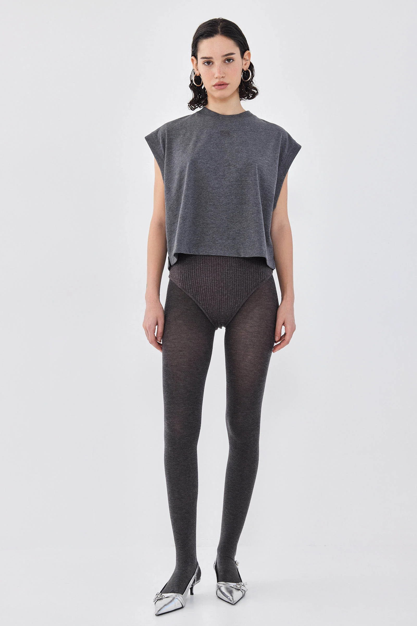 Sleeveless Ribbed Cropped Top - Image 2
