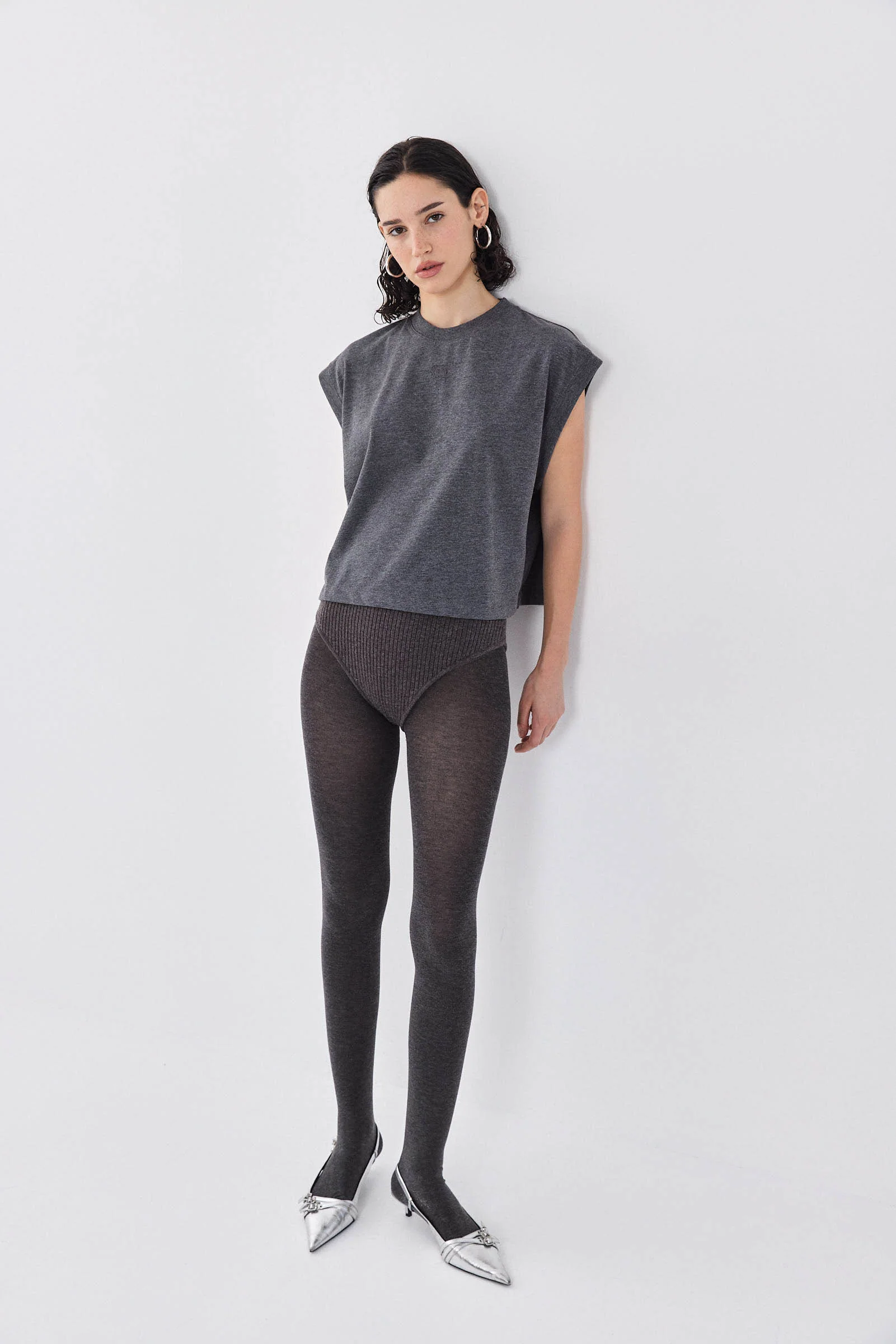 Sleeveless Ribbed Cropped Top - Image 3