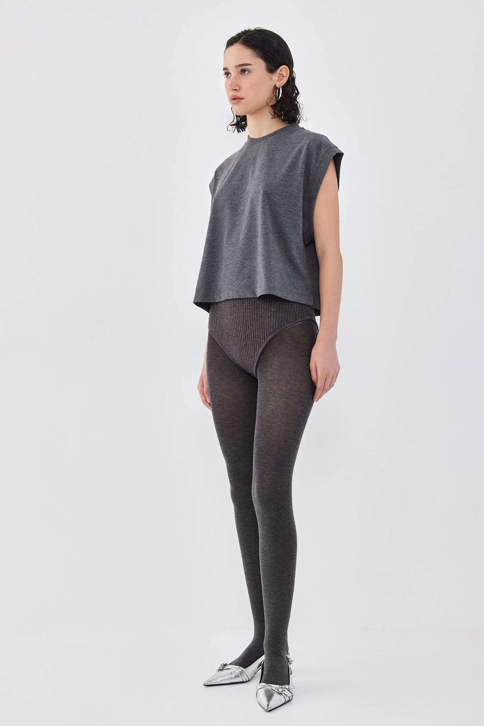 Sleeveless Ribbed Cropped Top - Image 4