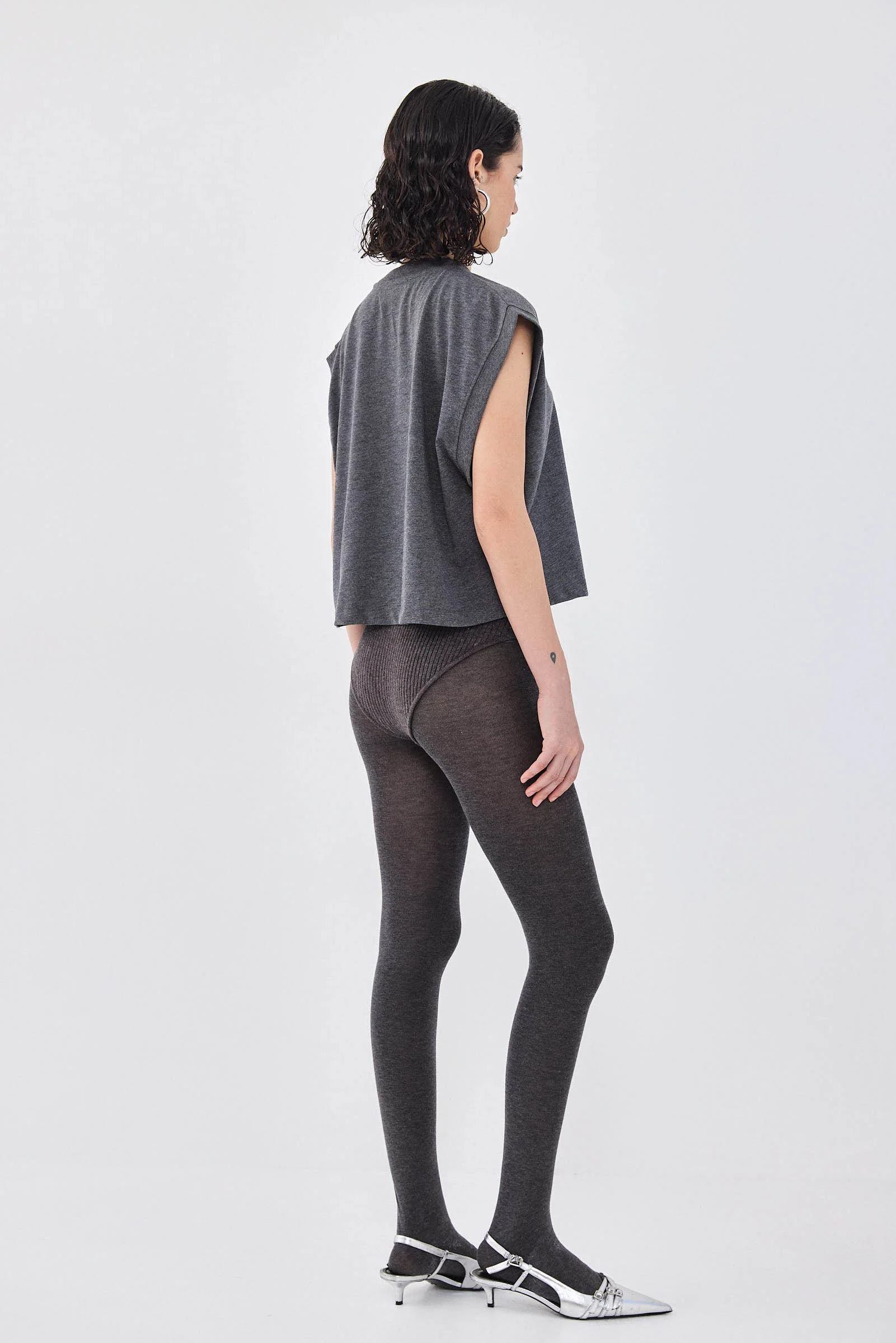 Sleeveless Ribbed Cropped Top - Image 5