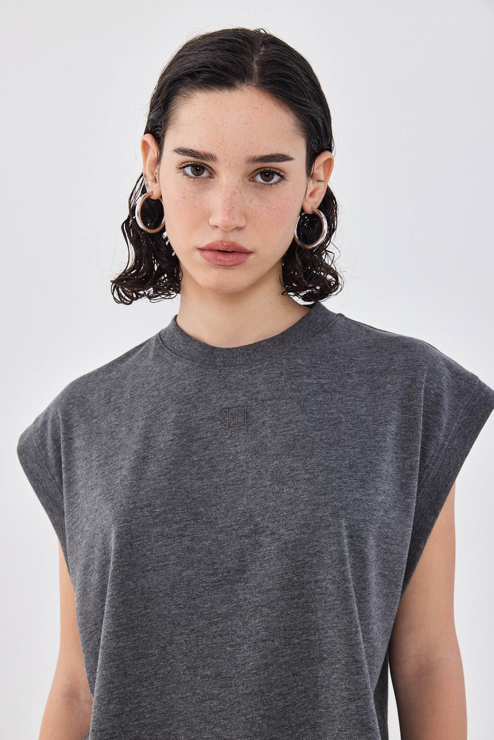 Sleeveless Ribbed Cropped Top - Image 7