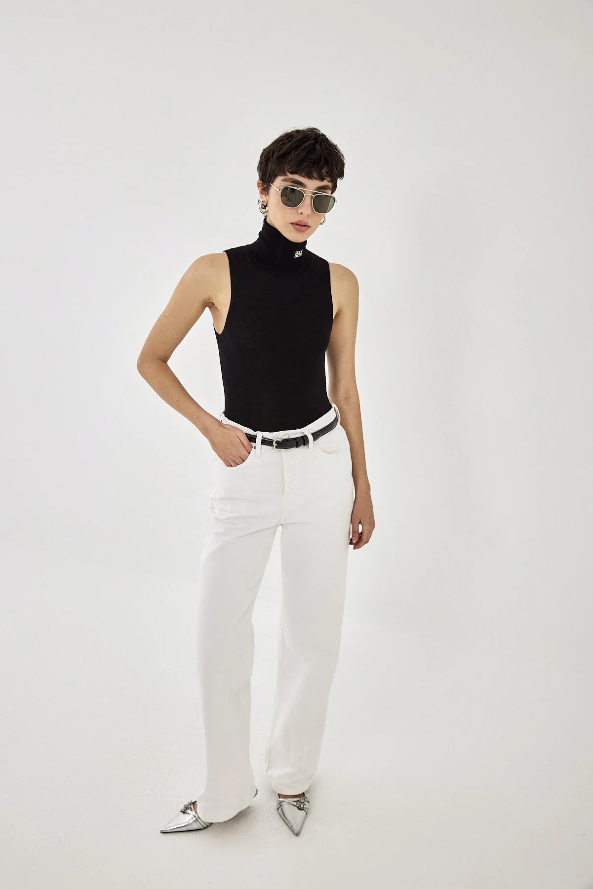 Lightweight Sleeveless Turtleneck Logo Top - Image 3