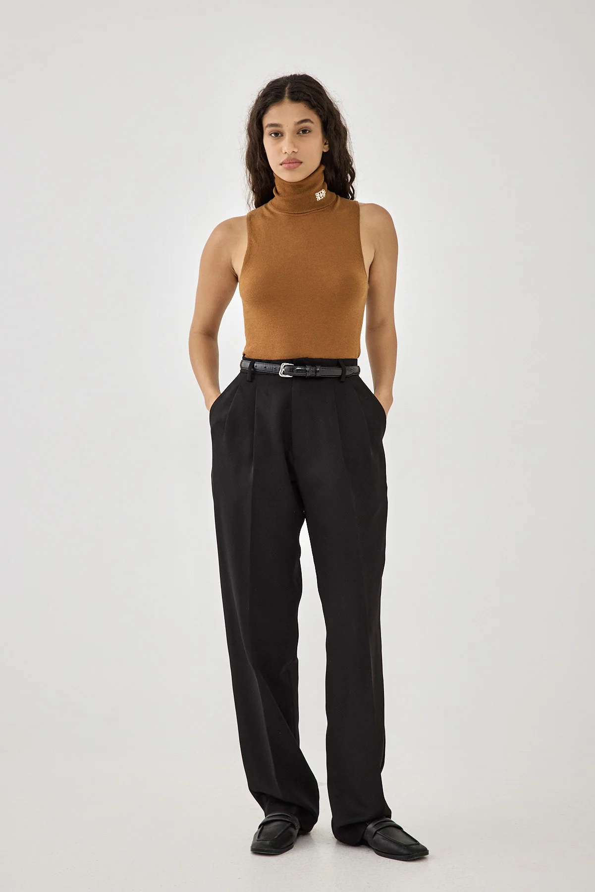 Lightweight Sleeveless Turtleneck Logo Top - Image 2
