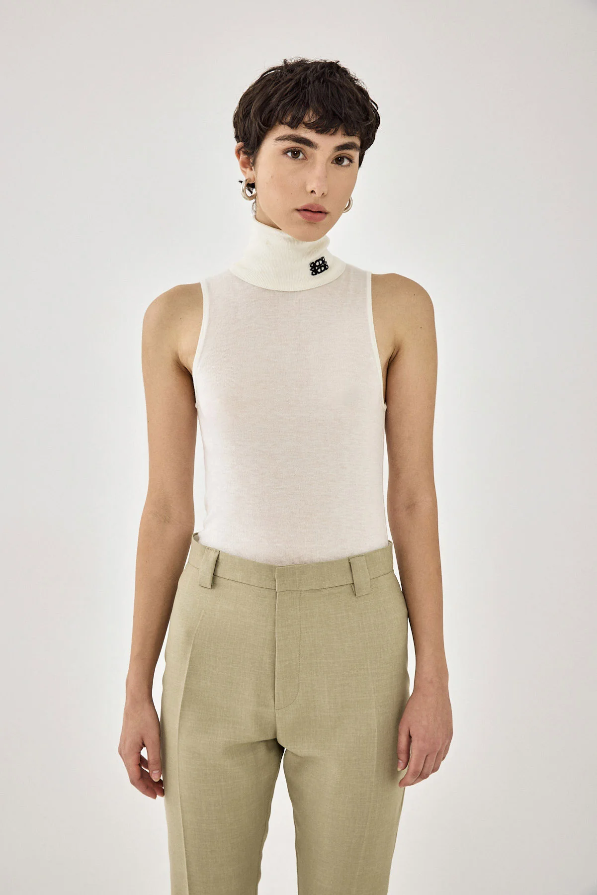 Lightweight Sleeveless Turtleneck Logo Top