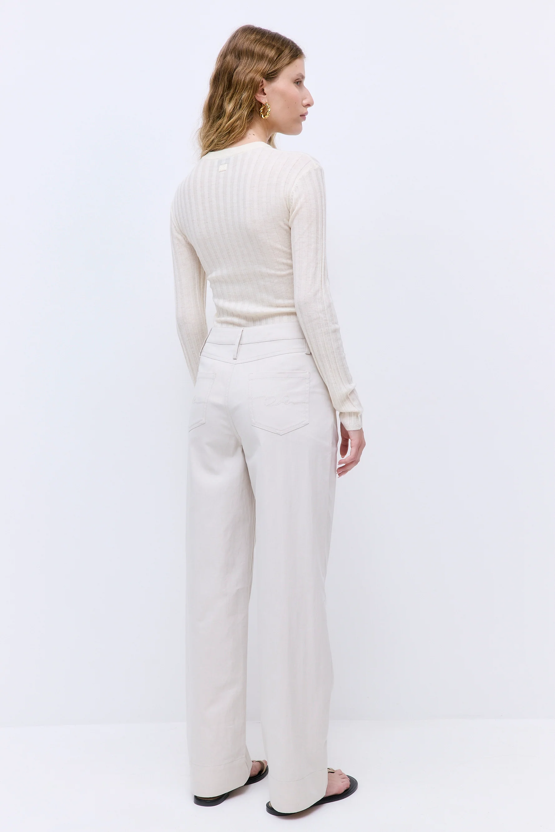 Soft Ribbed V Neck - Image 5
