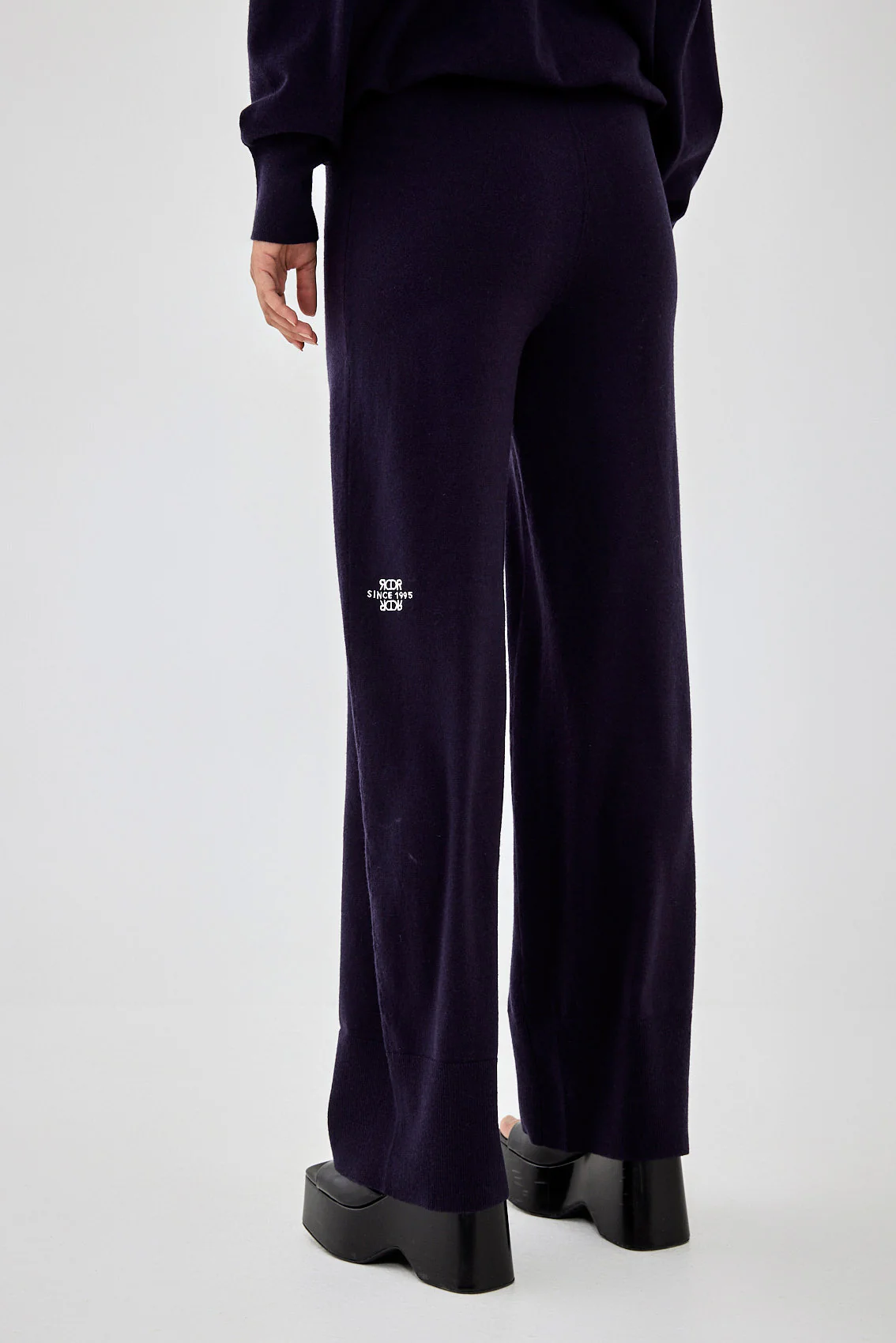 Thin Knitted Pants - Image 5