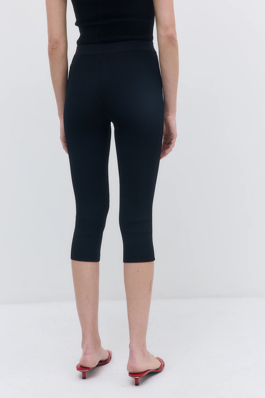 Tight Ribbed Capri Leggings - Image 5