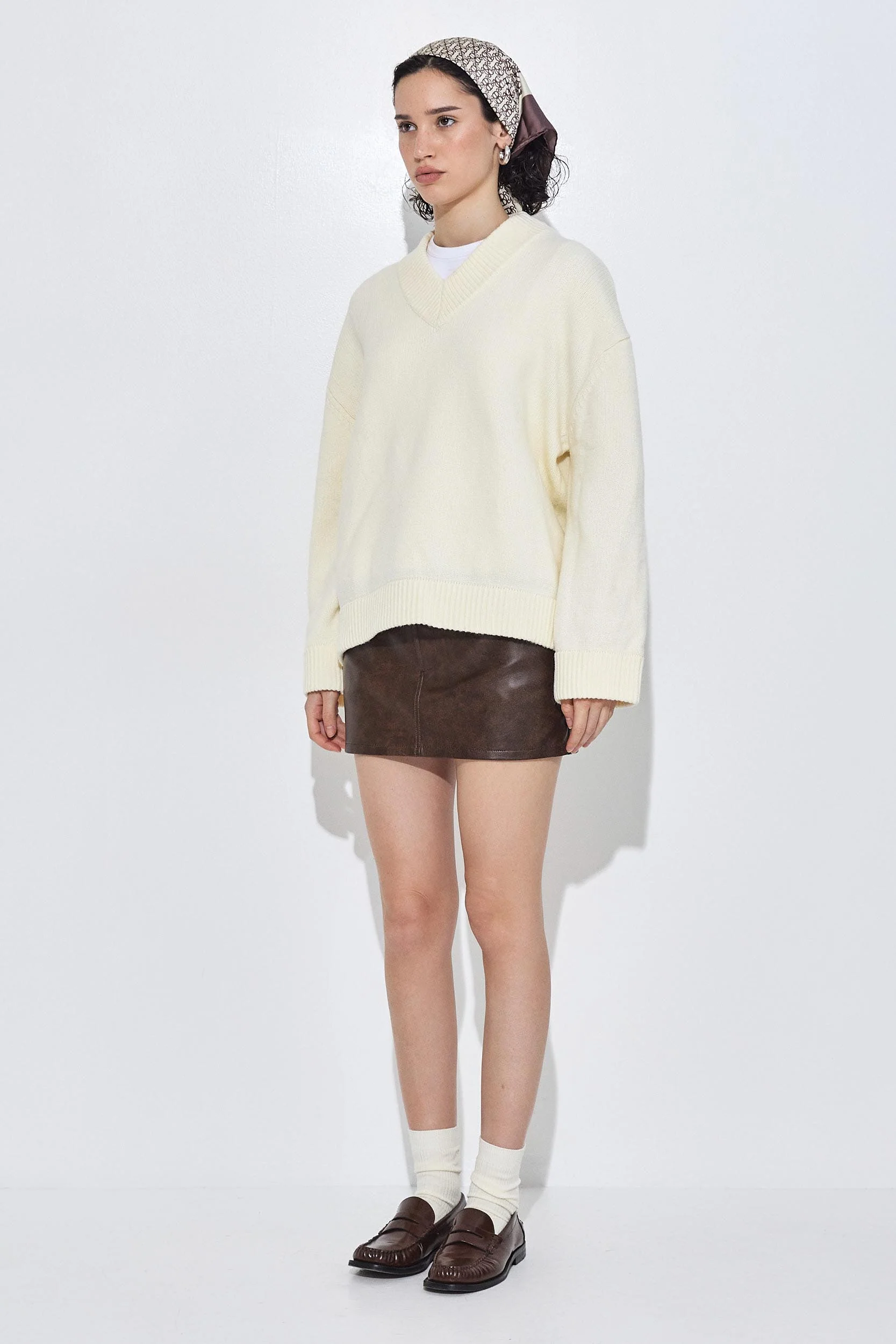 V Neck Oversized Jumper - Image 4