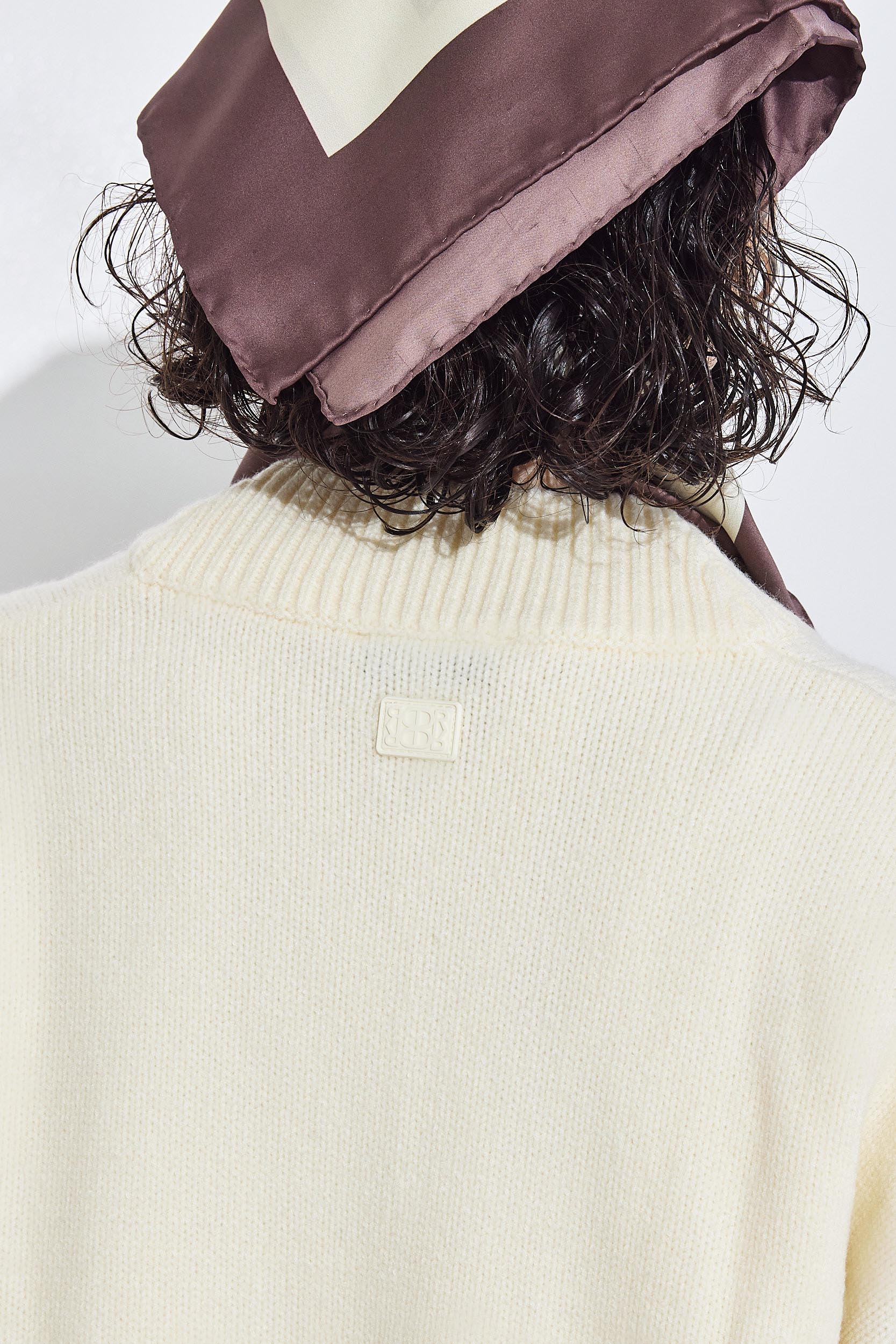 V Neck Oversized Jumper - Image 7