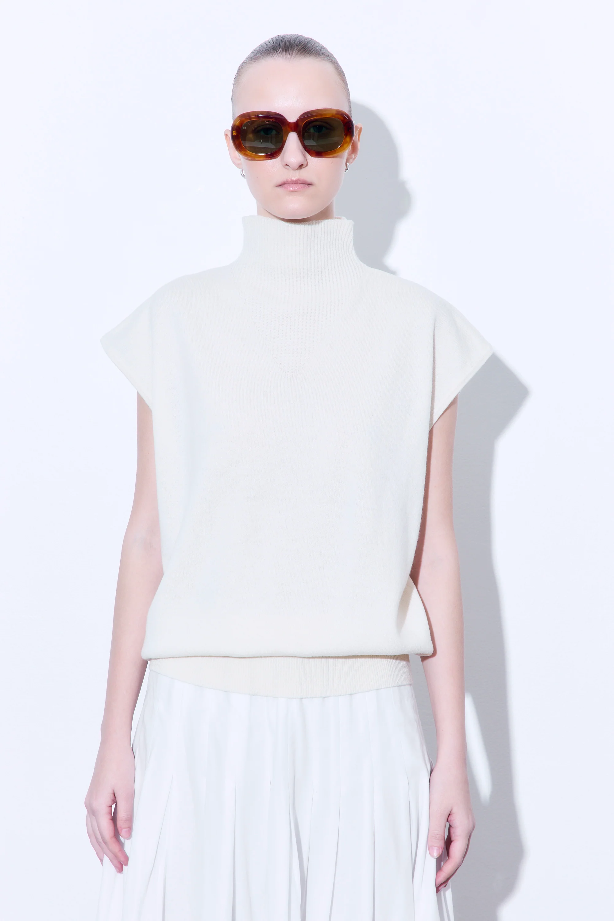 Volume Knit Turtleneck Vest