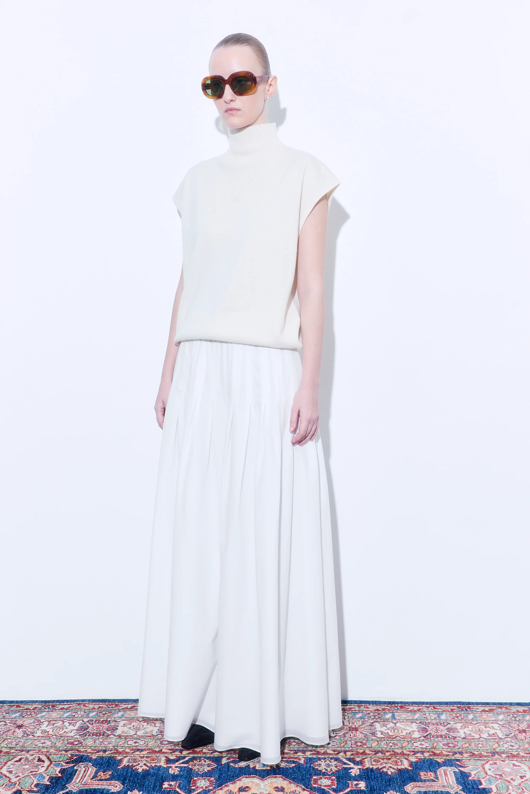 Volume Knit Turtleneck Vest - Image 2
