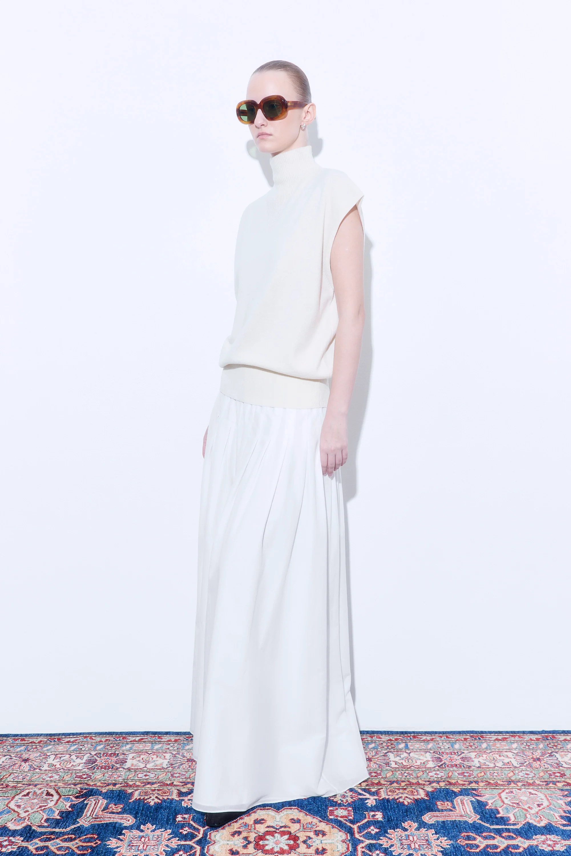 Volume Knit Turtleneck Vest - Image 4