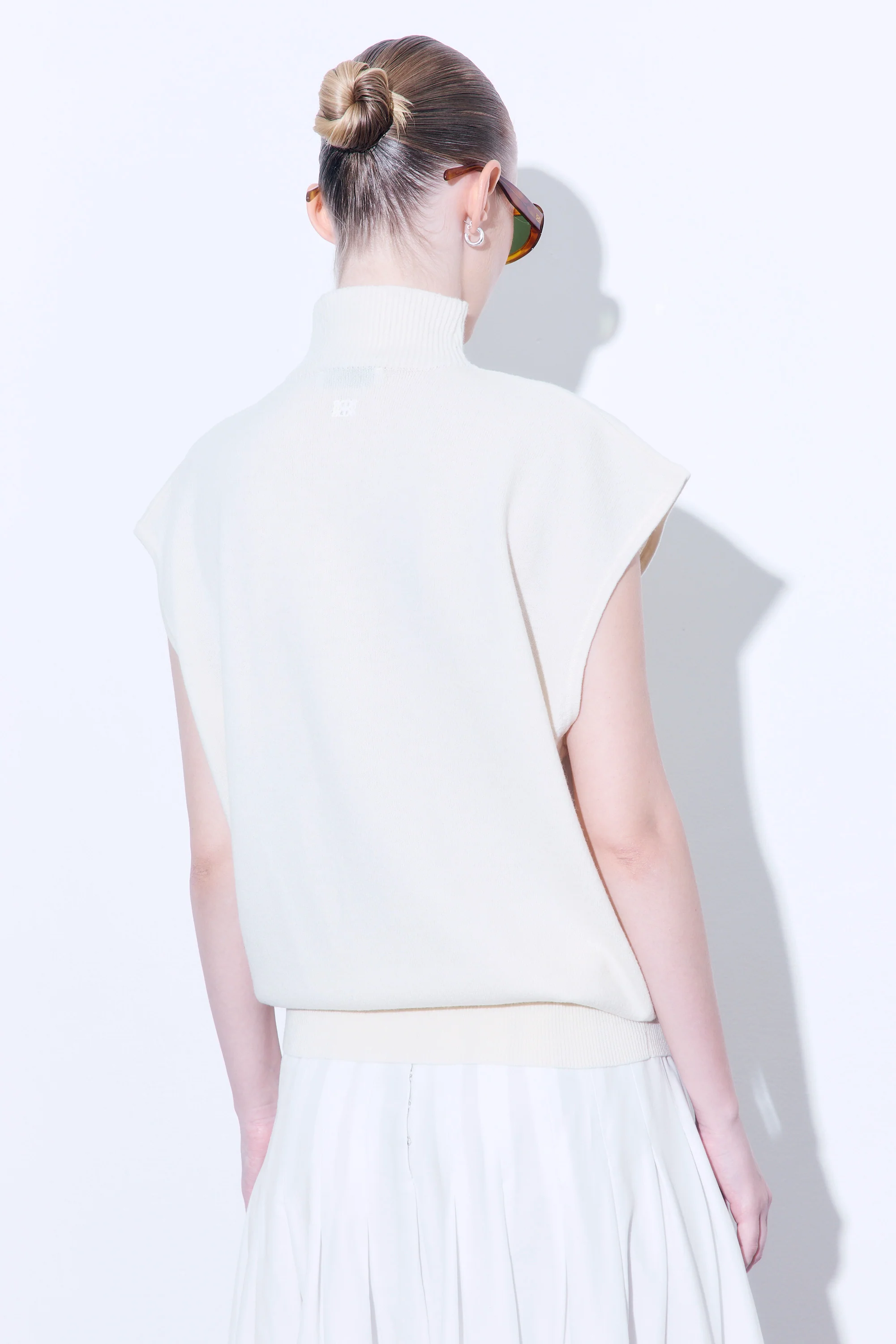 Volume Knit Turtleneck Vest - Image 5