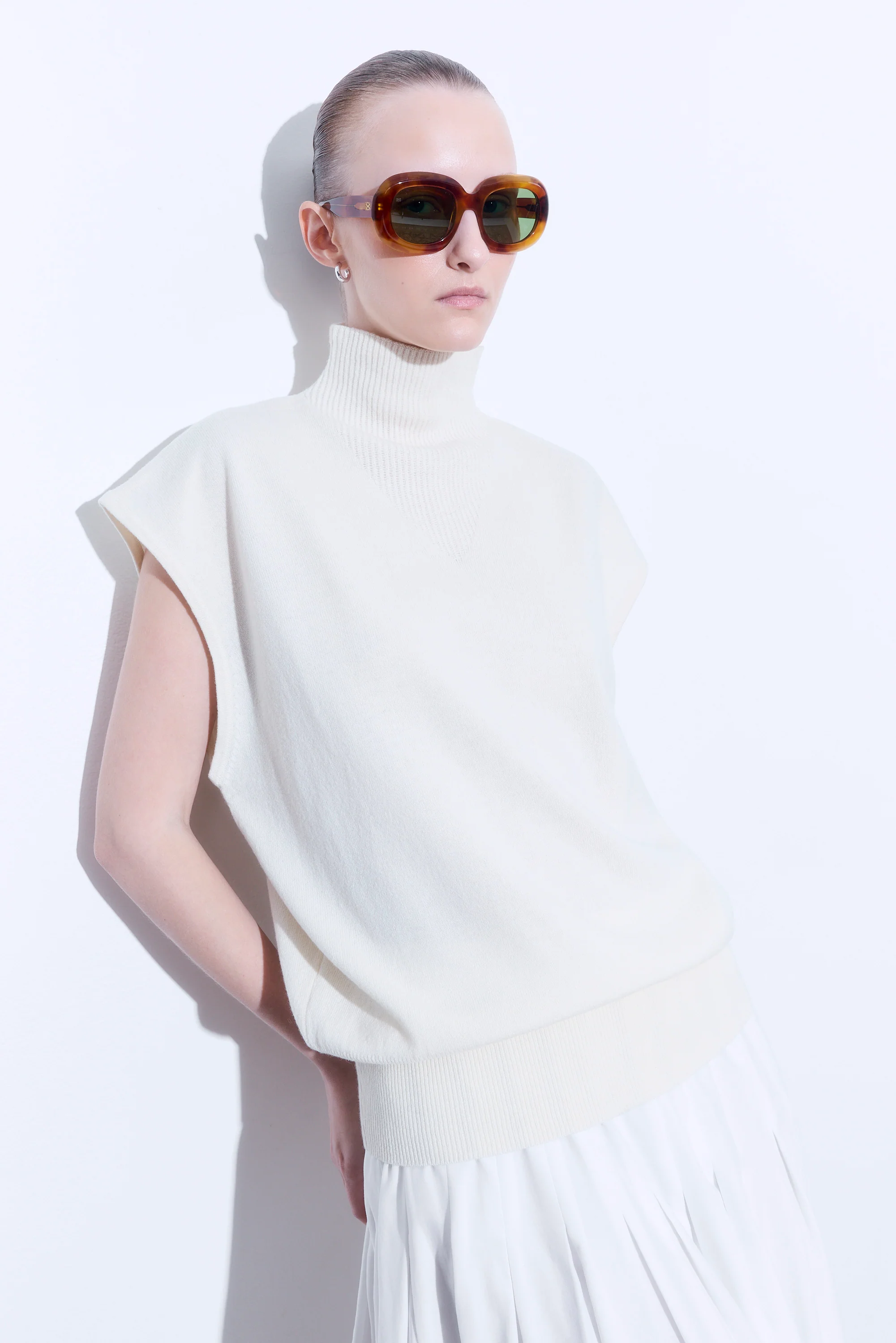 Volume Knit Turtleneck Vest - Image 6