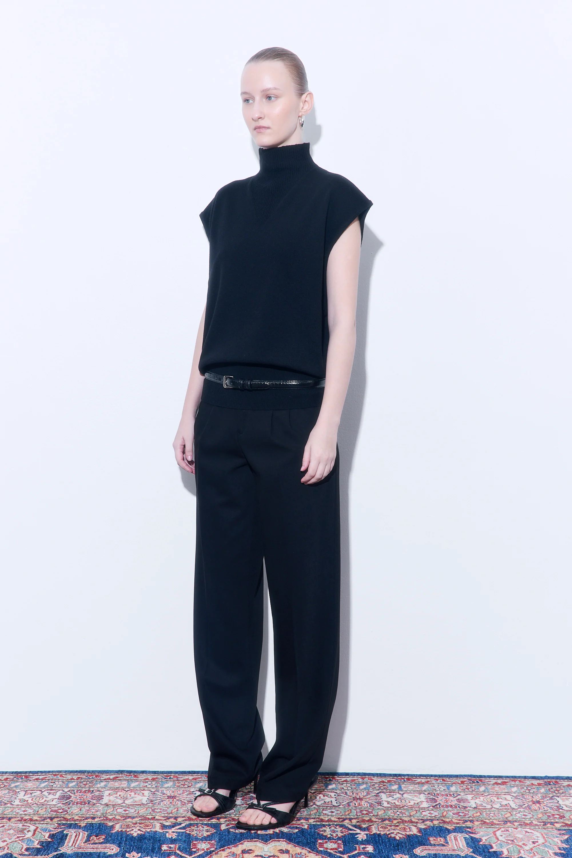 Volume Knit Turtleneck Vest - Image 4
