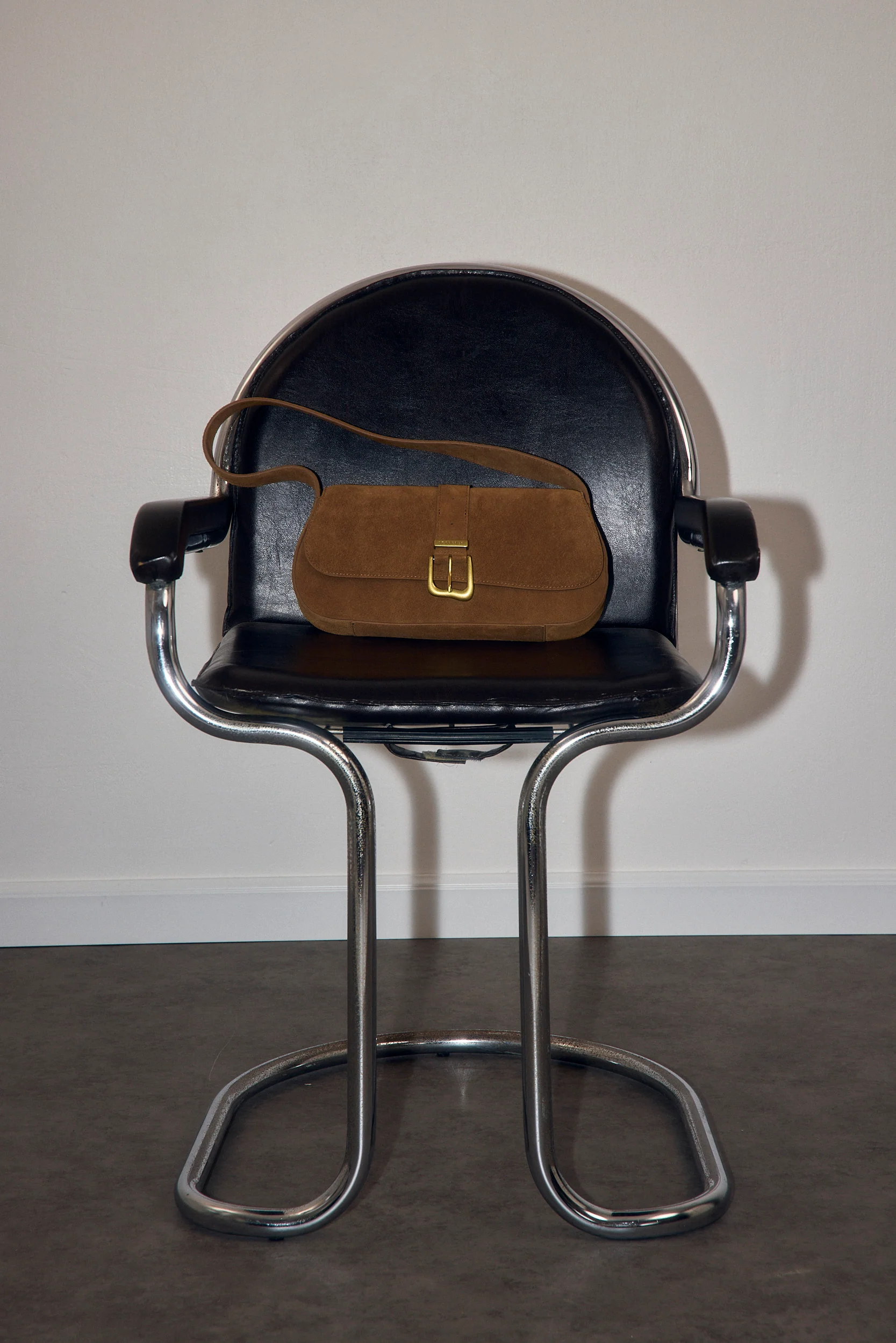 Yvon Shoulder Bag - Image 12